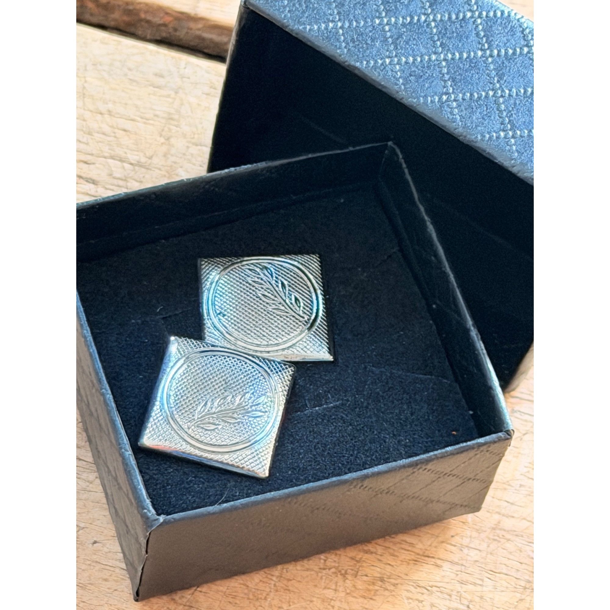 Other Vintage Silver-Toned Square Cufflinks With Engraved Leaf Des Size 36S - 5 Thumbnail