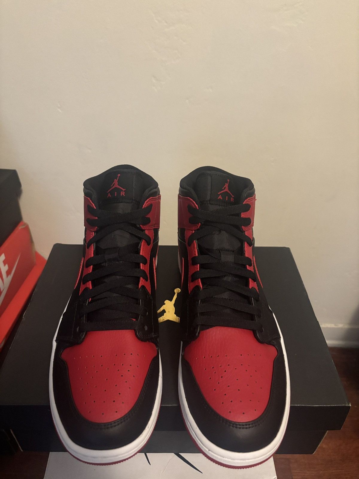 Other Air Jordan 1 Mid "Banned" Size US 11 / EU 44 - 2 Thumbnail