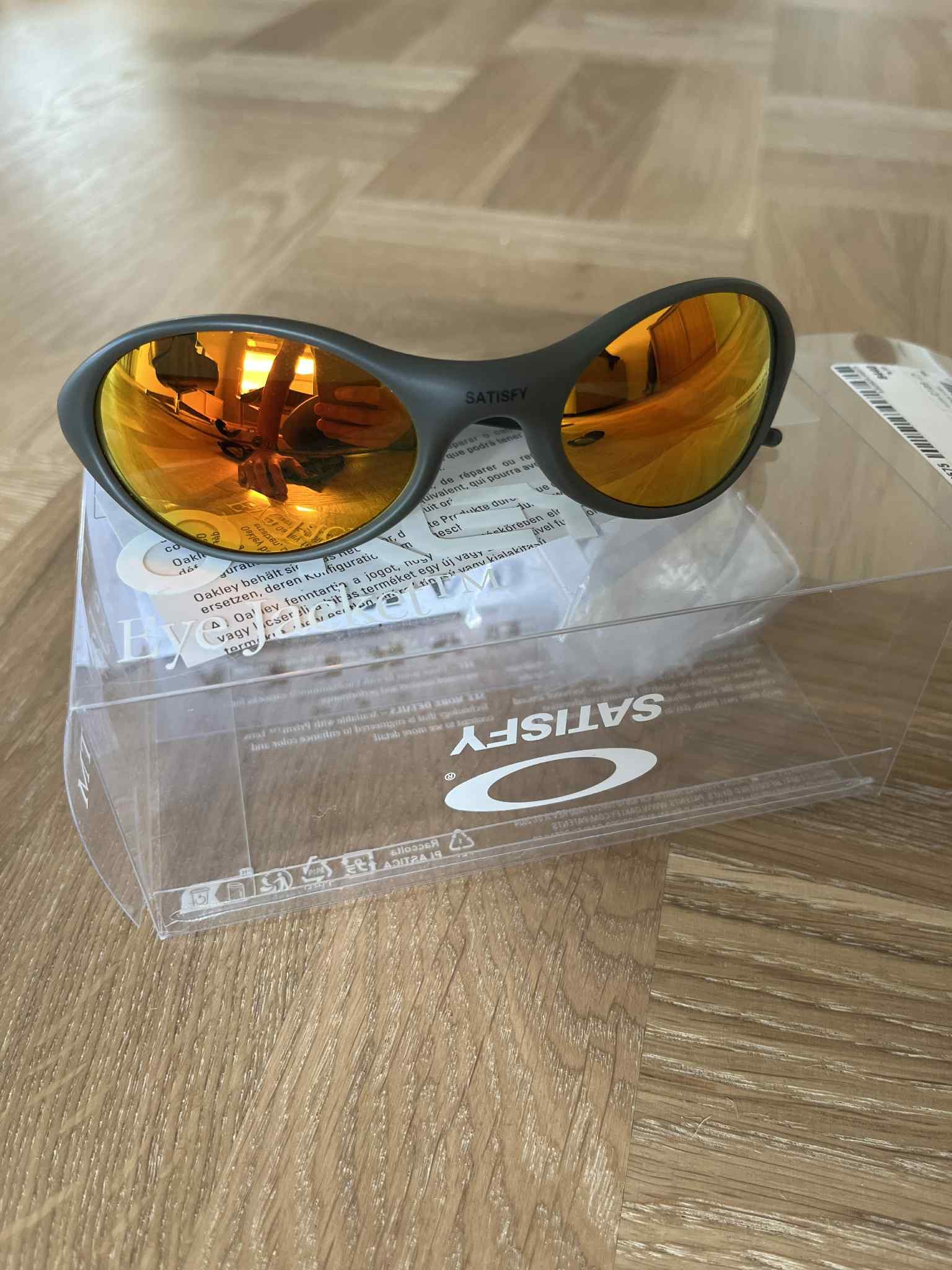 希少 oakley satisfy OAKLEY® DESERT T サイズM Oakley Auralite™ Desert Tee x Satisfy - Mineral Dusk