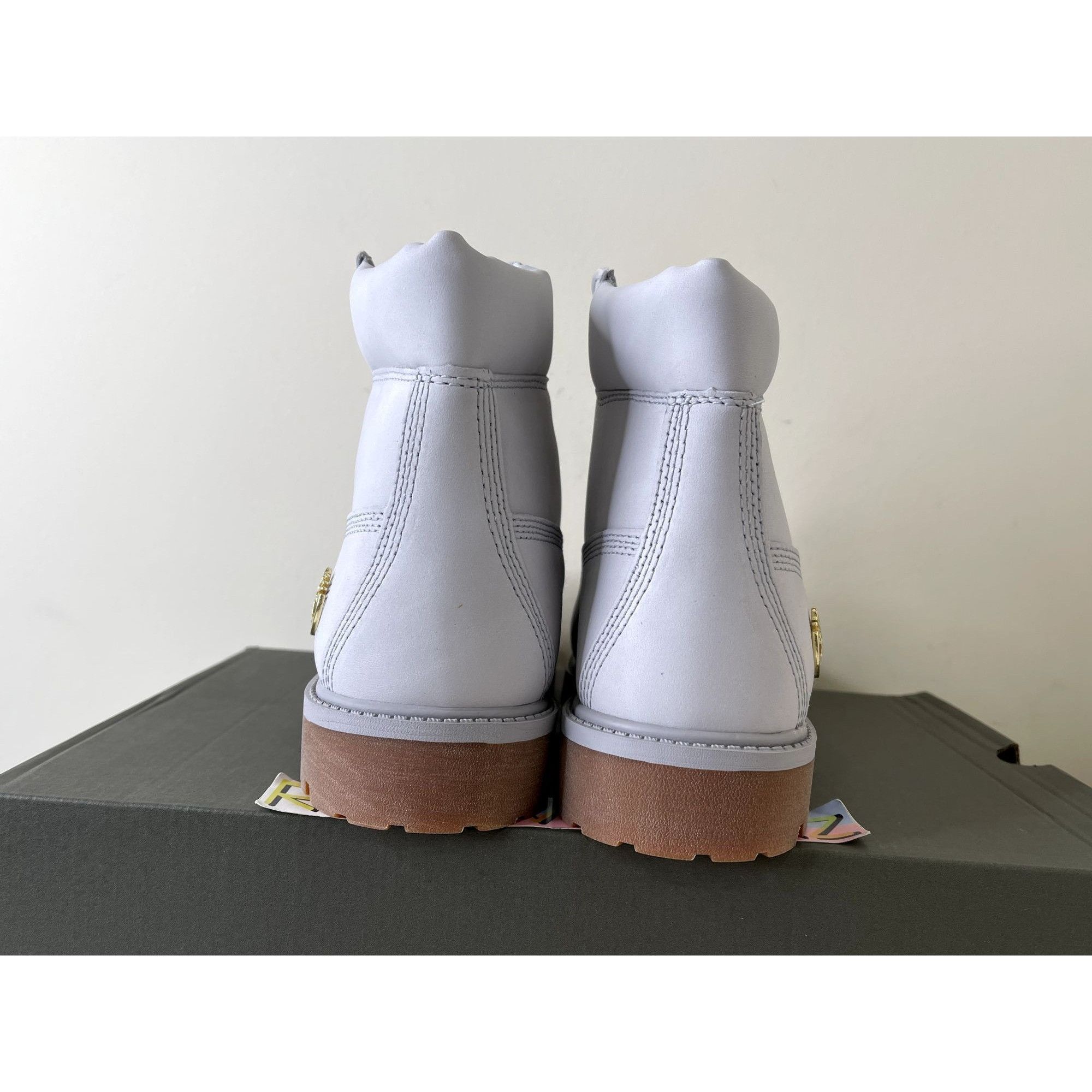 Timberland Timberland Boots 6 inch Light Grey Nubuck Kids 5.5Y Size US 5.5 / EU 38 - 4 Thumbnail