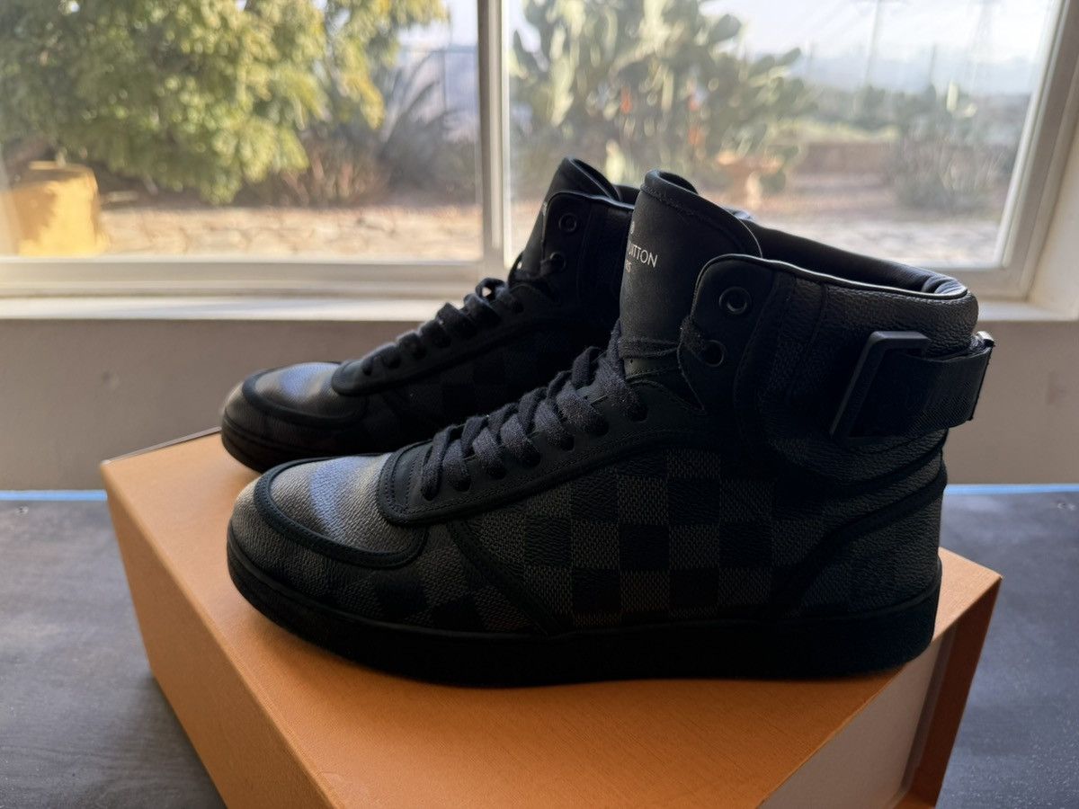 Louis Vuitton Louis Vuitton Men's Rivoli Graphite Damier Size US 9 / EU 42 - 5 Thumbnail