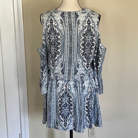 Alice + Olivia Alice + Olivia Jolene Cold Shoulder Dress Size M / US 6-8 / IT 42-44 - 4 Thumbnail