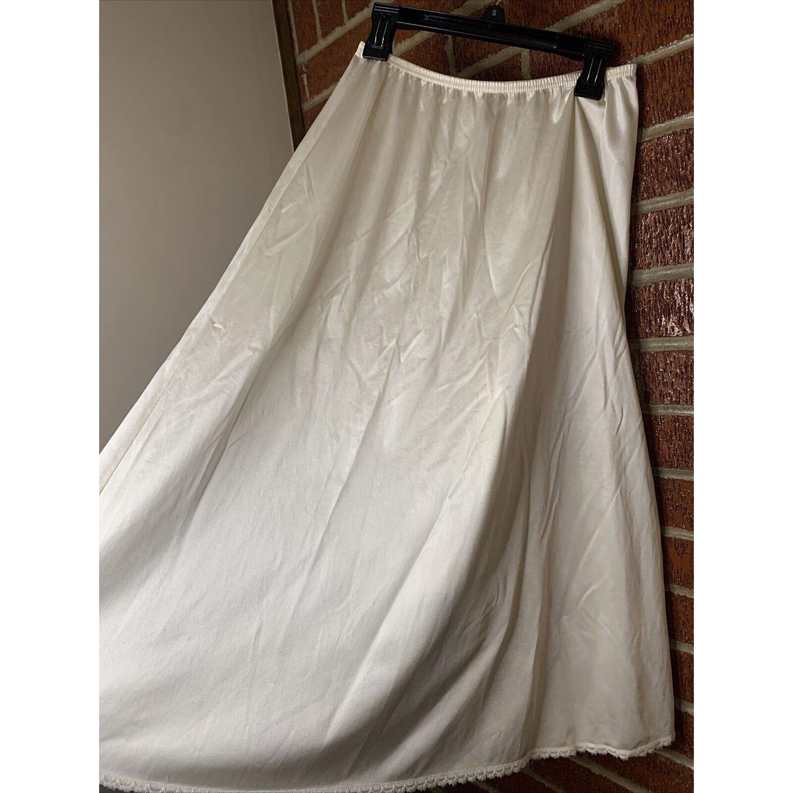 Vintage Vintage Vanity Fair Half Slip USA Ivory 28” Small Size ONE SIZE - 2 Thumbnail