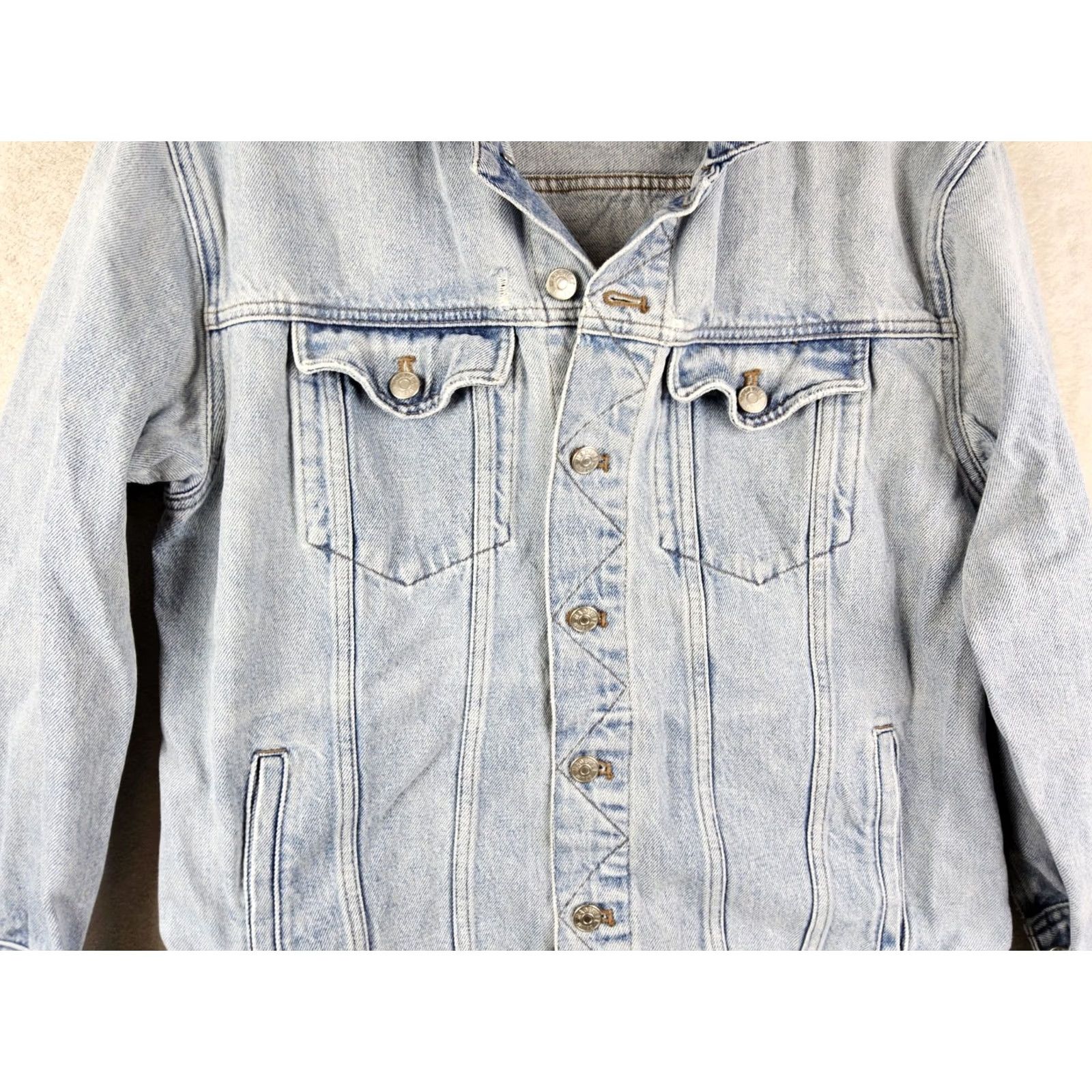 Madewell Madewell Jacket Denim Light Wash Oversized Women's M Short Button 42" Chest 24.5" Length Vintage? No, Regular Blue Basic Jacket Casual Style - Size 32" / US 10 / IT 46 - 4 Thumbnail