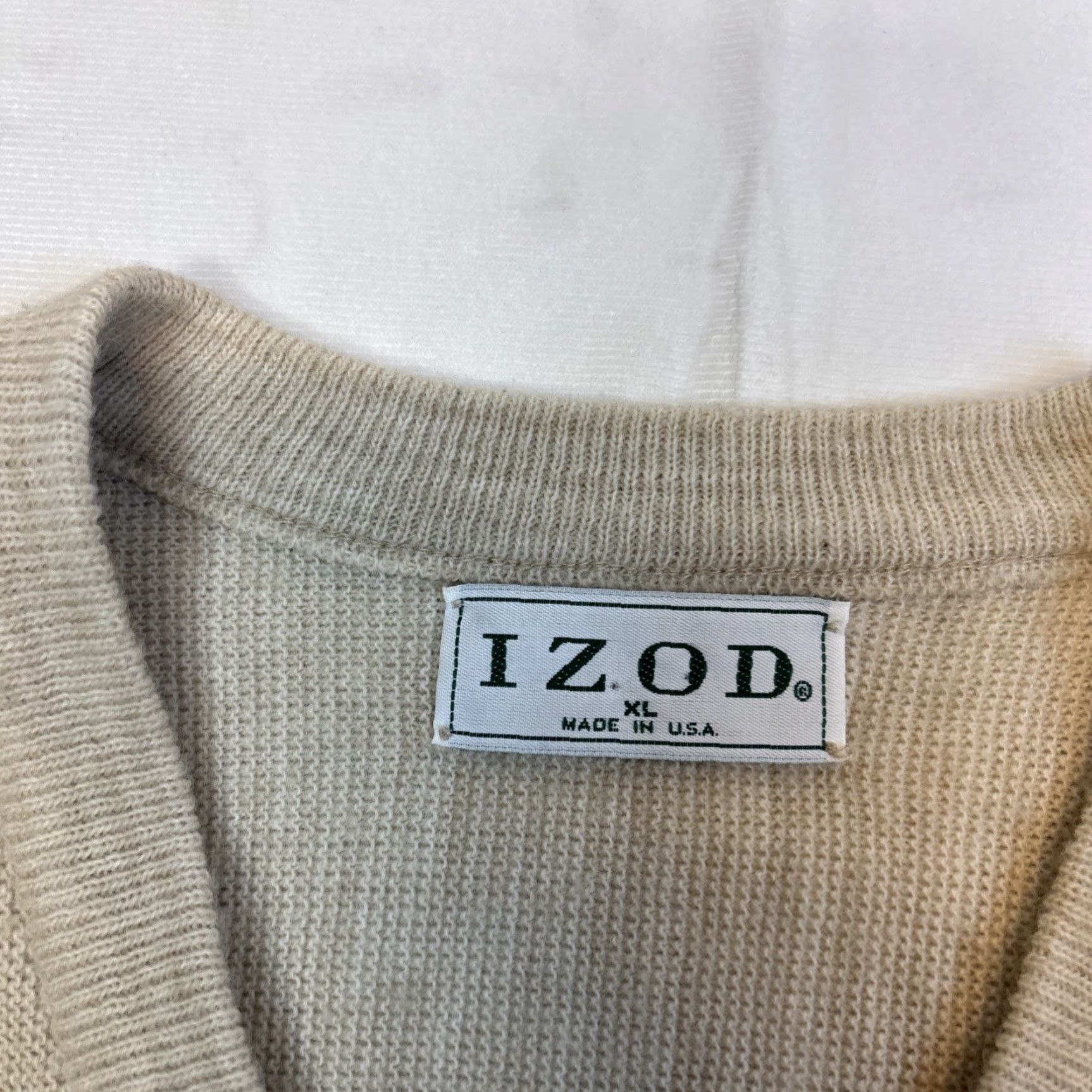 Izod VINTAGE Izod Sweater XL Beige Oatmeal V-Neck Acrylic Sweater Pullover USA 90s Mens Regular Knit Pullover Front Size US XL / EU 56 / 4 - 3 Thumbnail