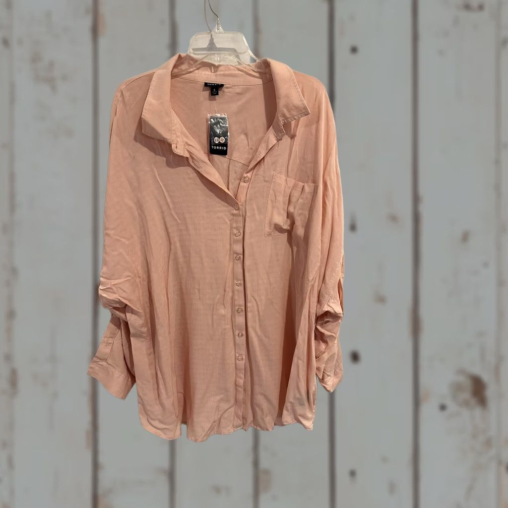 Torrid Torrid Drop Shoulder button front shirt light pink Plus 4X NWT Blouse Womens pink 4X Torrid Shirt Size XXL / US 16-18 / IT 52-54 - 1 Thumbnail