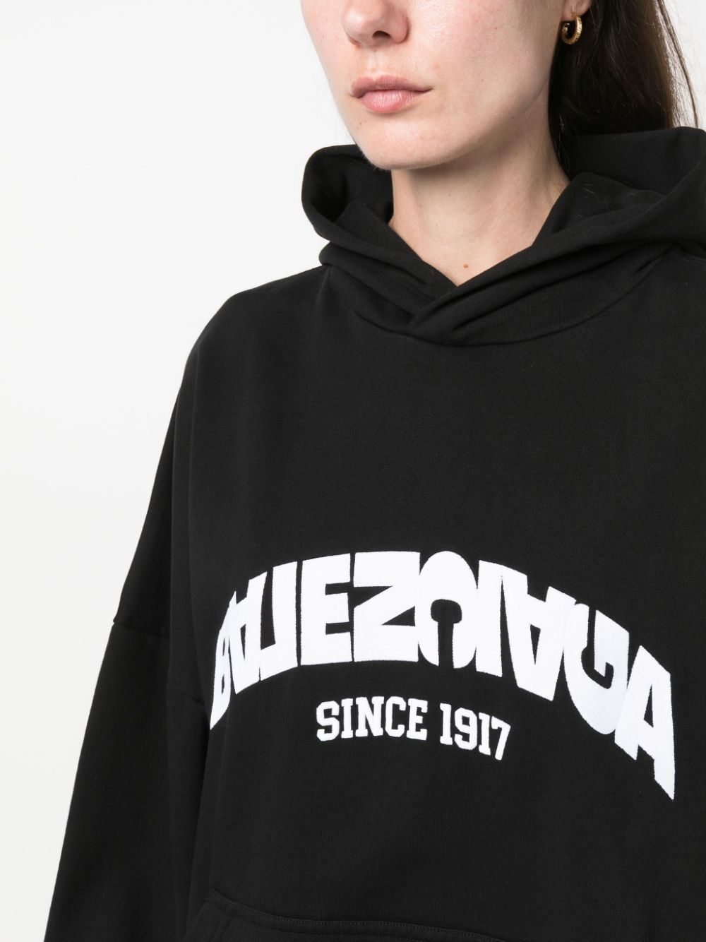 Balenciaga o1bcso1str0125 Back Flip Round Hoodie Oversized in Black Size XS / US 0-2 / IT 36-38 - 3 Thumbnail