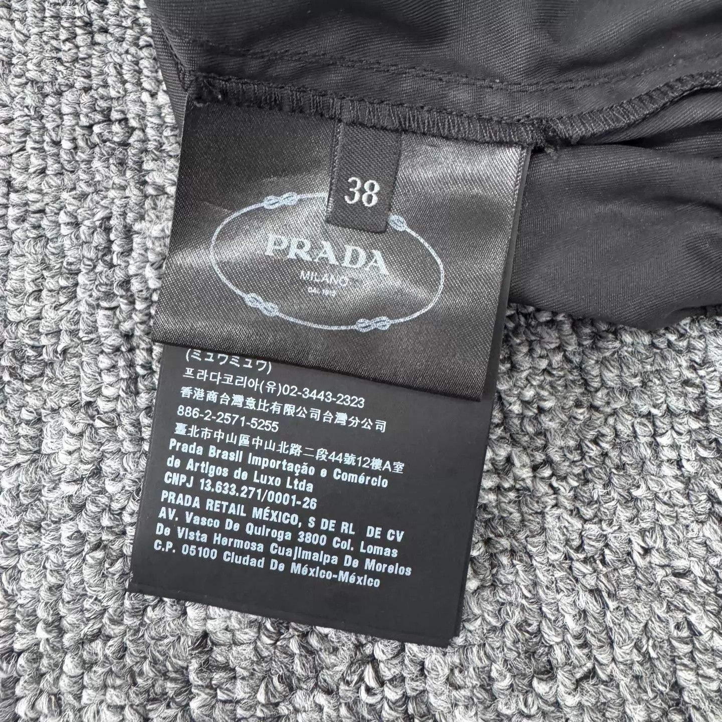 Prada Prada Glossy Logo Nylon Beach Short 38 99new Size 26" / US 2 / IT 38 - 6 Thumbnail