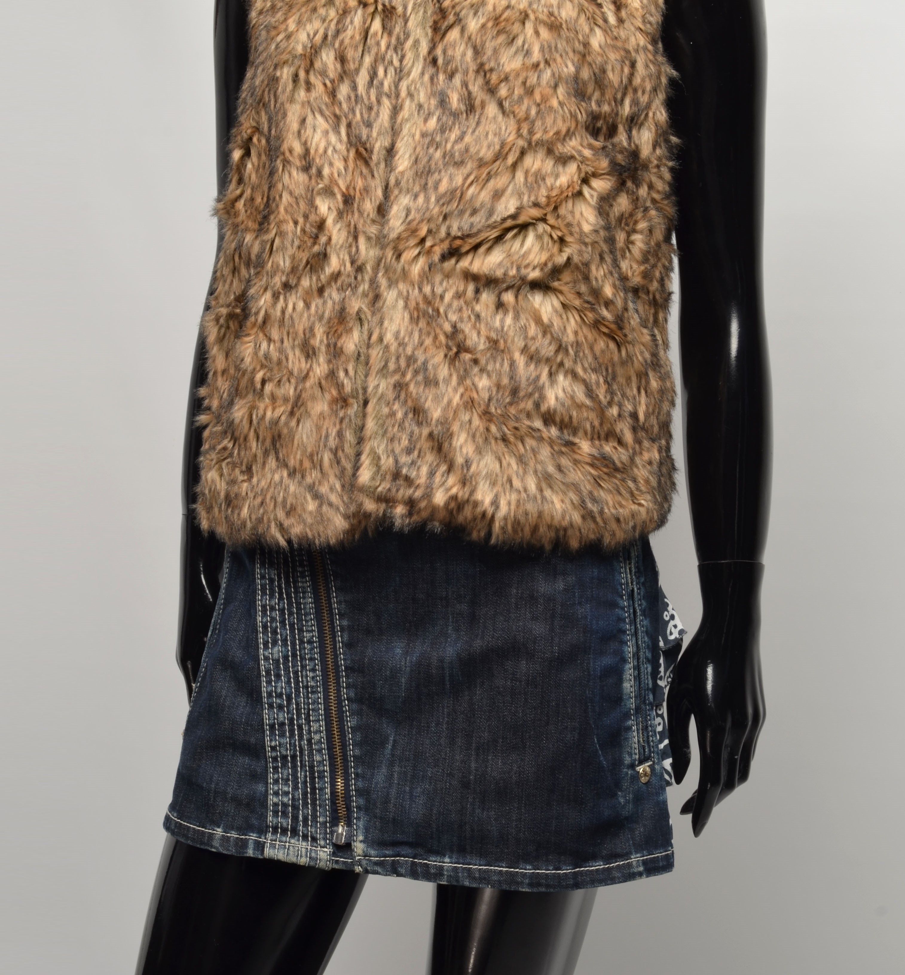 Abercrombie & Fitch Abercrombie & Fitch Y2K Coquette Faux Fur Open Vest Size S / US 4 / IT 40 - 3 Thumbnail