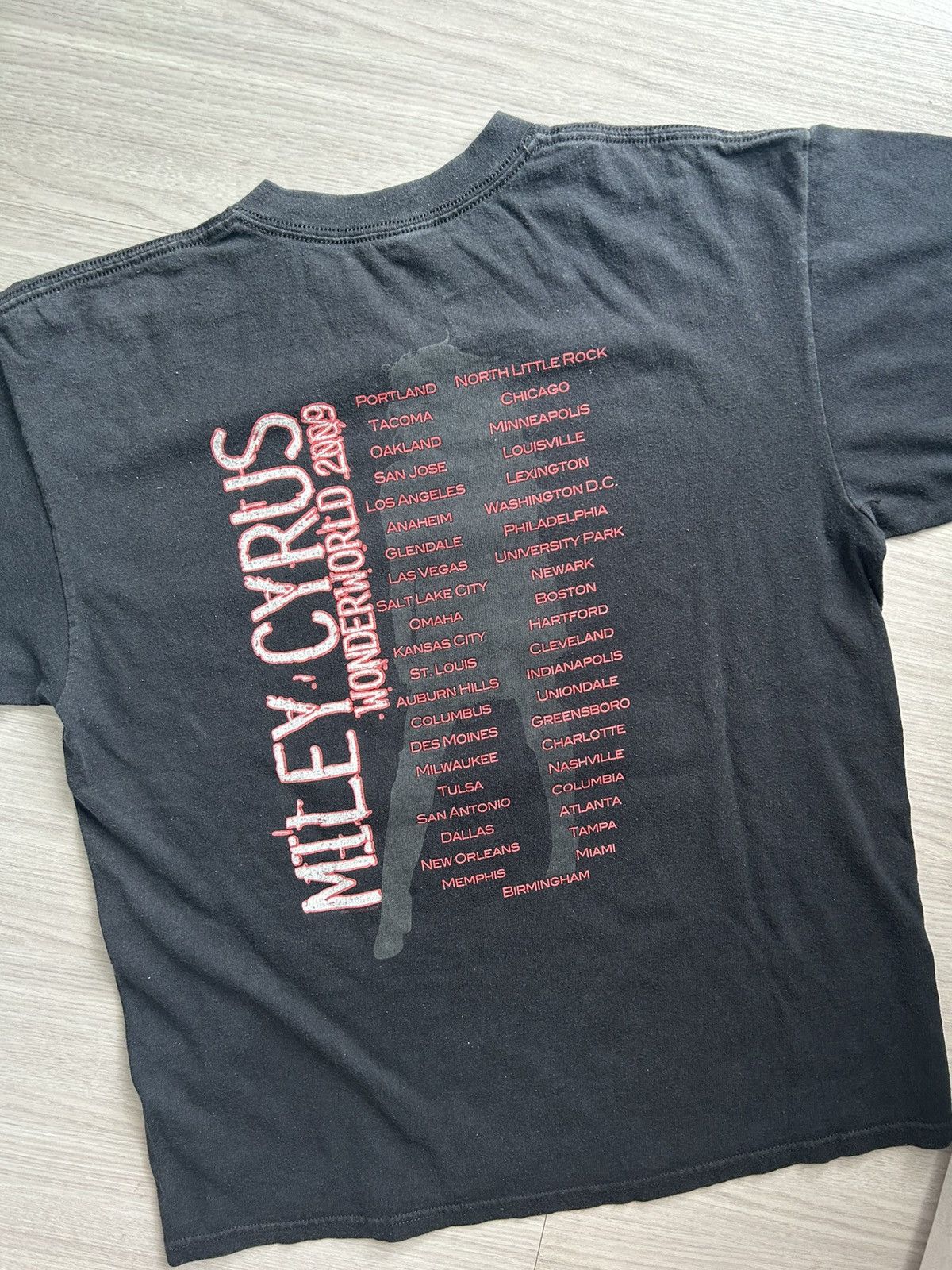 Vintage Miley Cyrus T Shirt 00’ Size US L / EU 52-54 / 3 - 6 Thumbnail