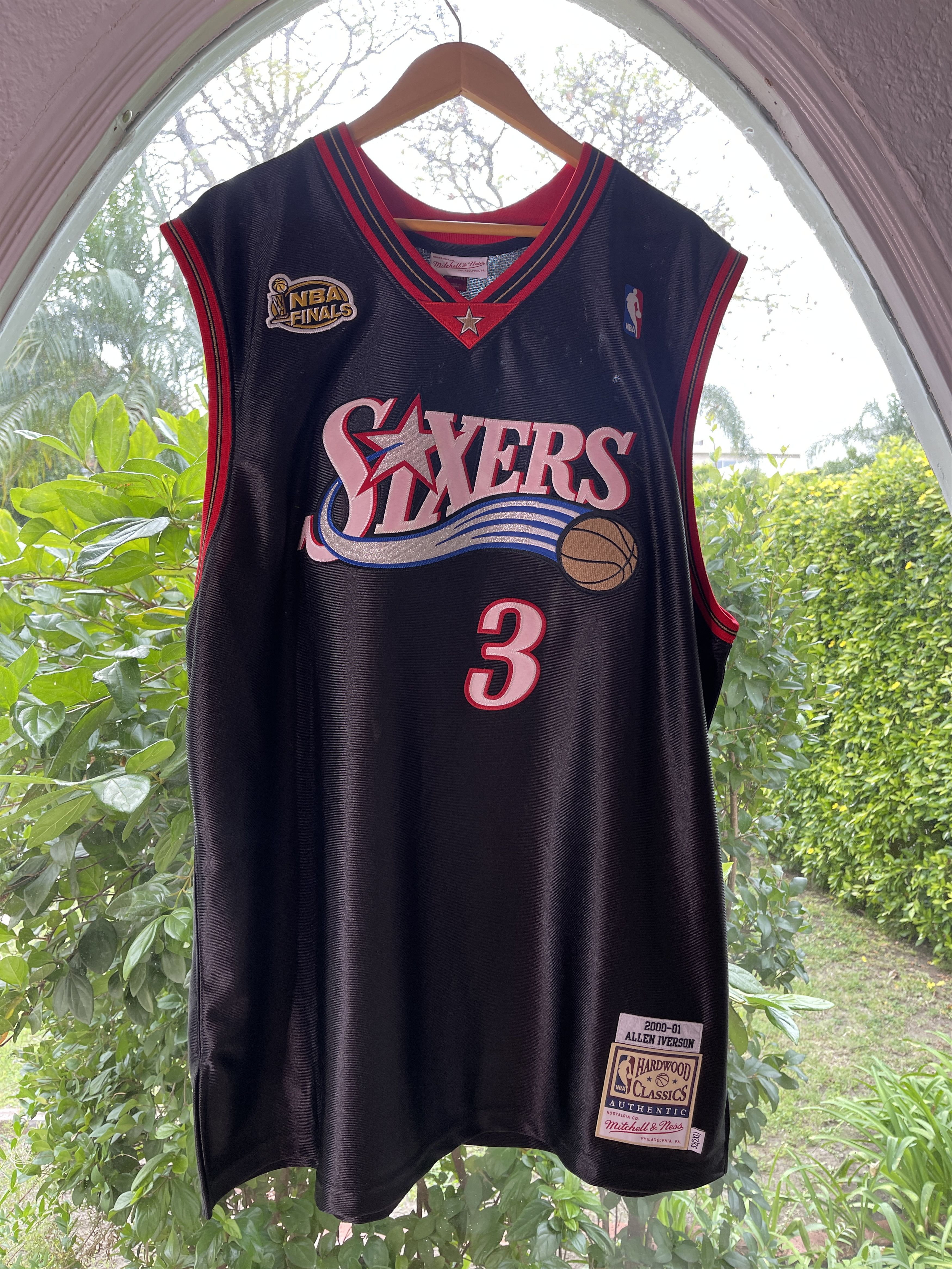 Mitchell & Ness “2000-2001” 76ers Allen Iverson Jersey