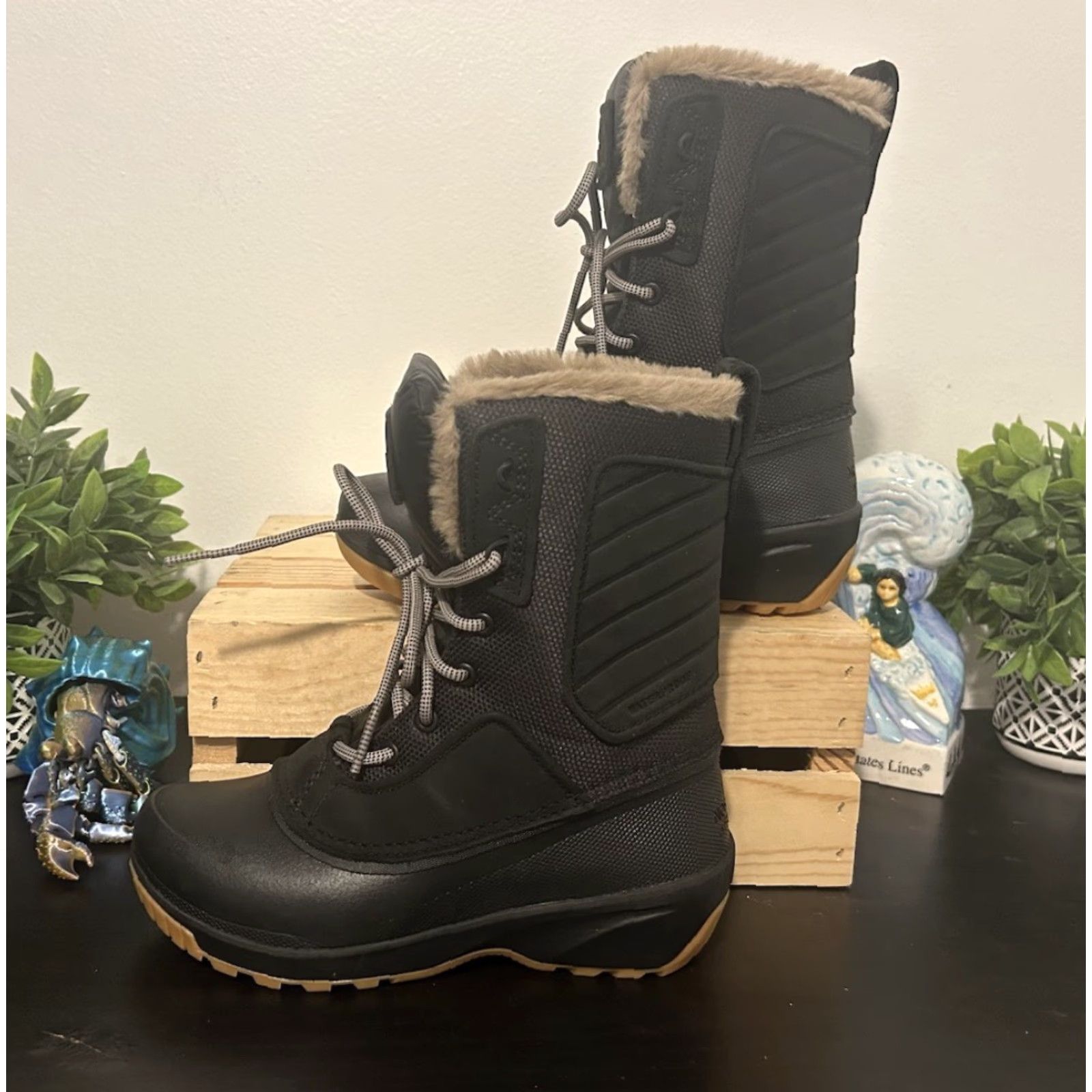 Vintage NWOT North Face Women’s Black Faux Fur High Winter Boot Size 5.5 Size US 6 / IT 36 - 5 Thumbnail