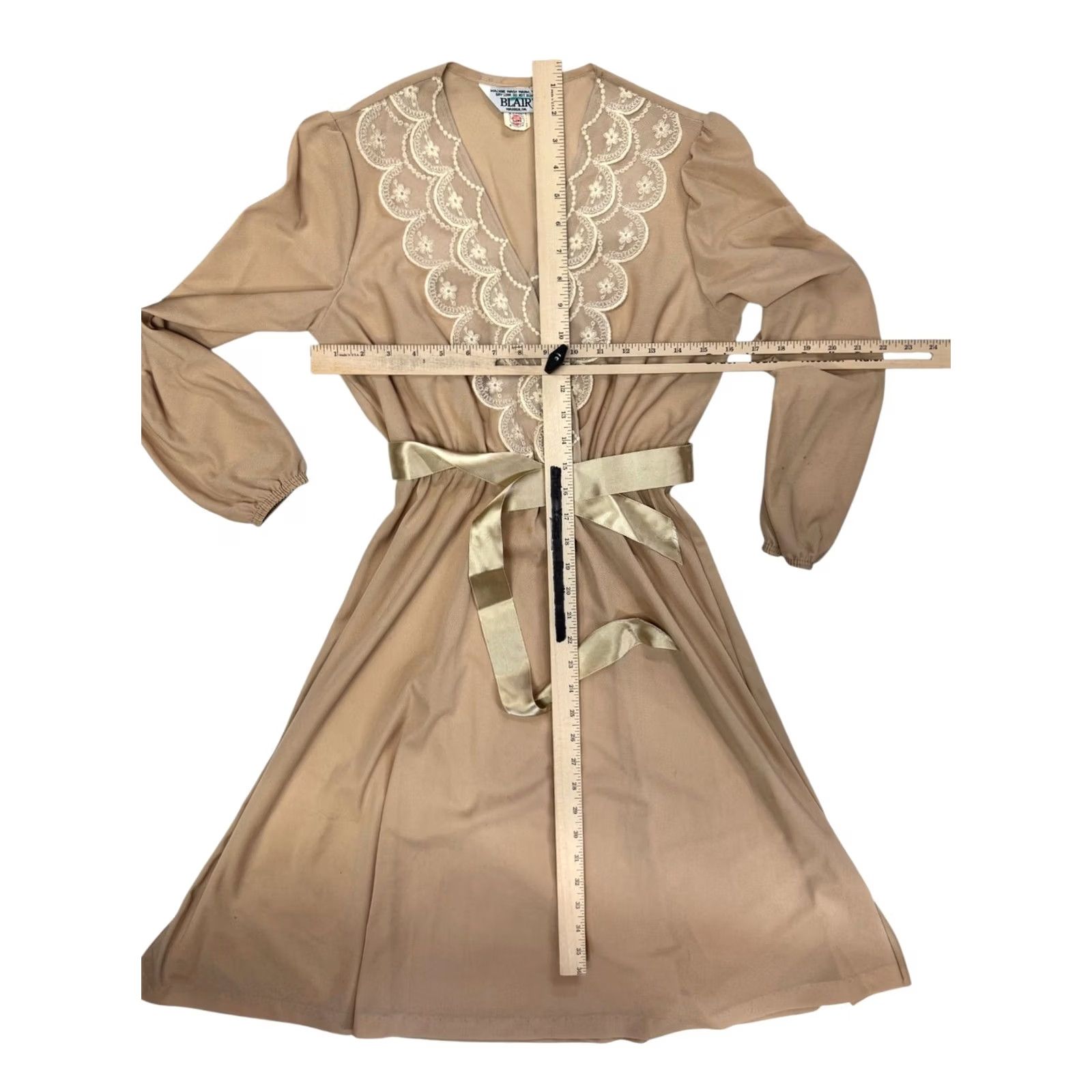 Blair VINTAGE Blair Women's Beige Lace Trim Wrap Dress Midi Gold Tie Belt Size M USA Size M / US 6-8 / IT 42-44 - 4 Thumbnail