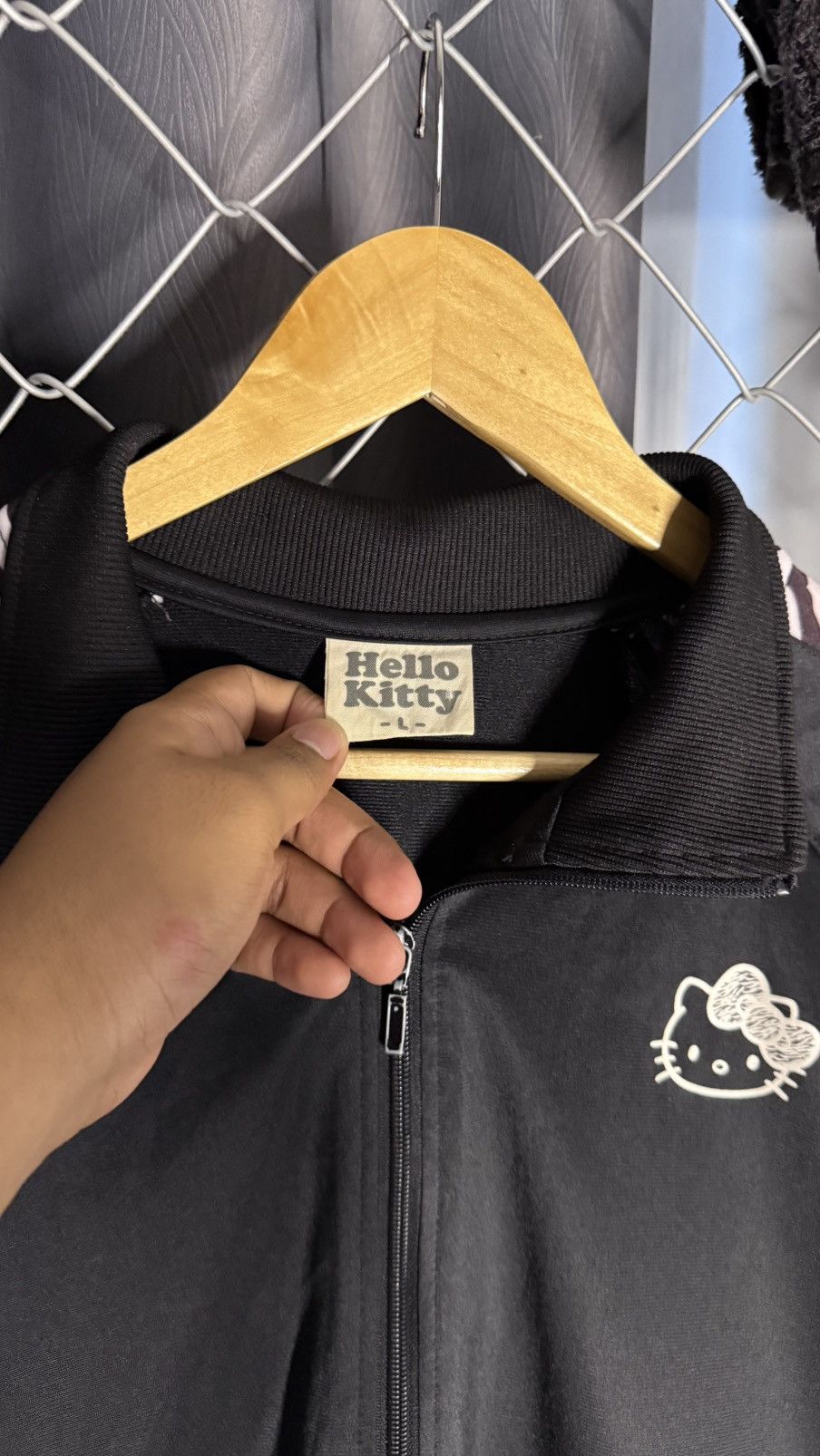 Anime 2013 HELLO KITTY SWEATER JACKET BIG BACKHIT LARGE Size US L / EU 52-54 / 3 - 6 Thumbnail