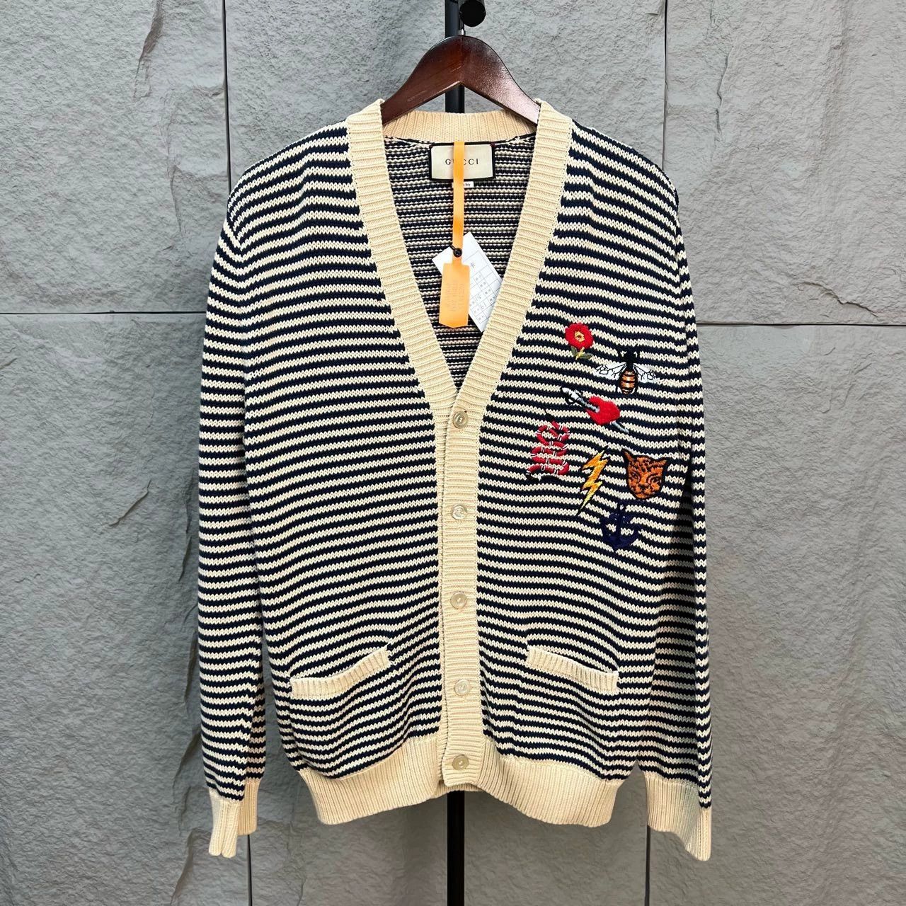 Gucci gucci striped v-neck knit sweater Size US L / EU 52-54 / 3 - 1 Thumbnail