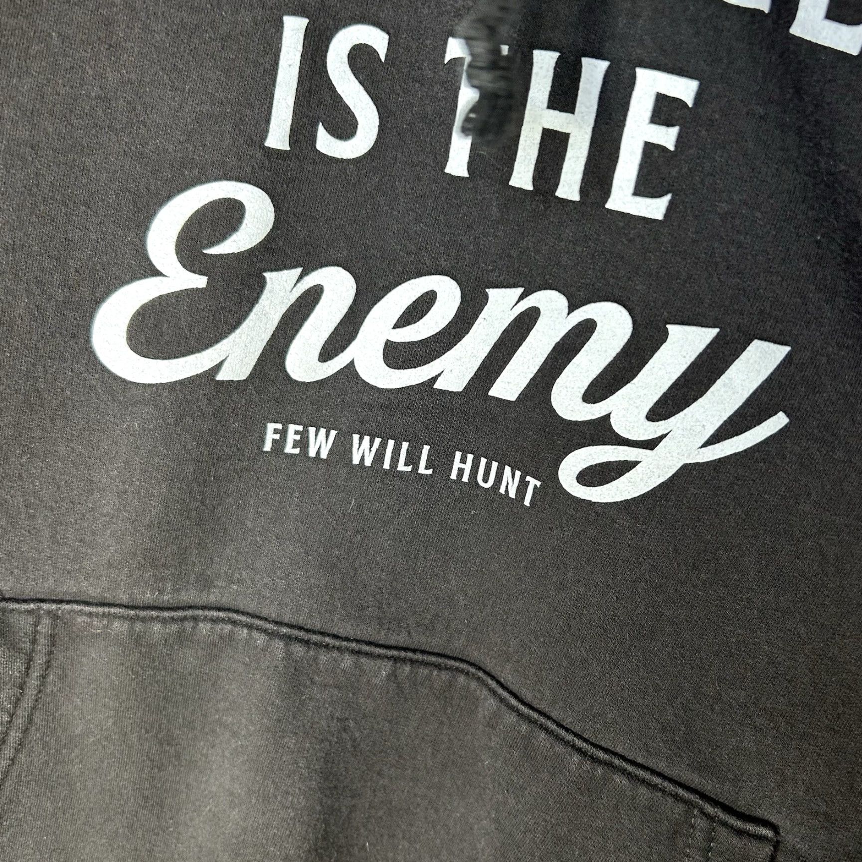 Vintage Few Will Hunt Hoodie Men’s Medium Graphic “Average Is The Enemy” Black Pullover with Pockets Size US M / EU 48-50 / 2 - 3 Thumbnail