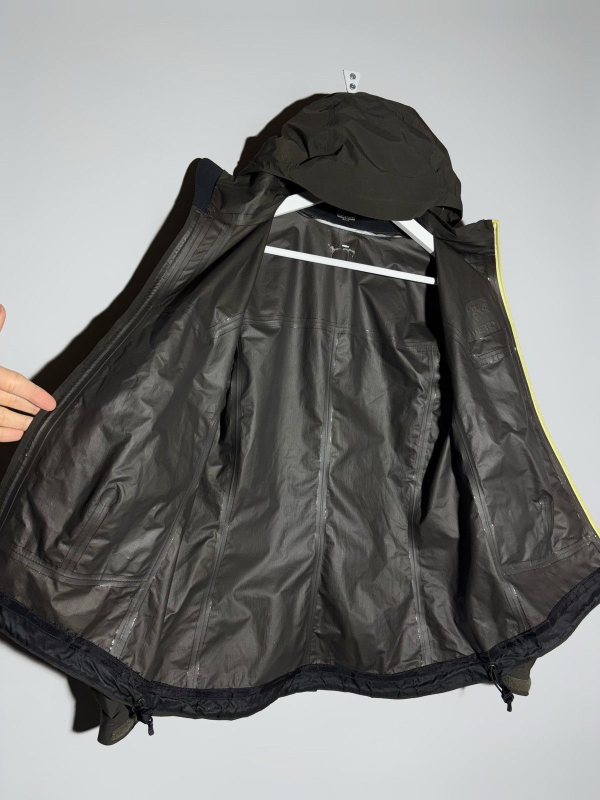 Arc'teryx Arc’Teryx Gore-Tex Paclite Shell Jacket Dark Green Size S / US 4 / IT 40 - 12 Thumbnail