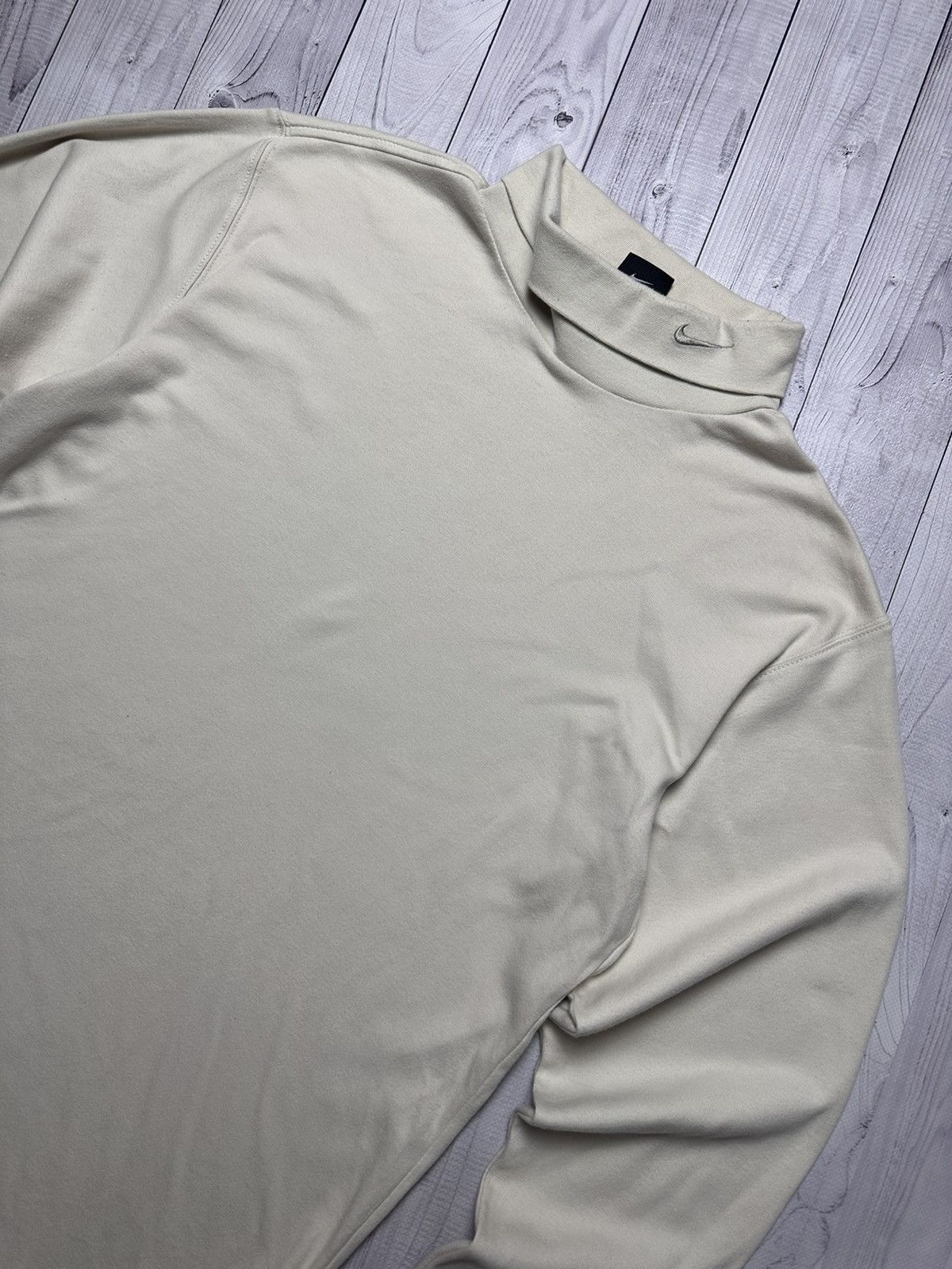 Vintage Vintage Nike Turtleneck logo size M Beige Size US M / EU 48-50 / 2 - 3 Thumbnail