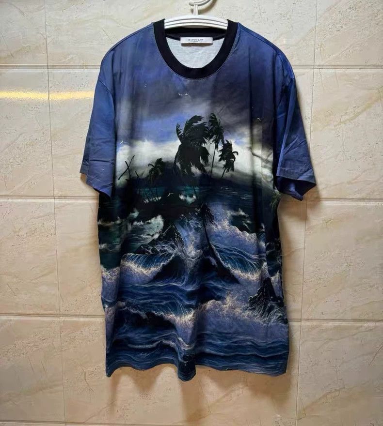 Givenchy givenchy short sleeve graphic t-shirt-dmc Size US S / EU 44-46 / 1 - 1 Thumbnail