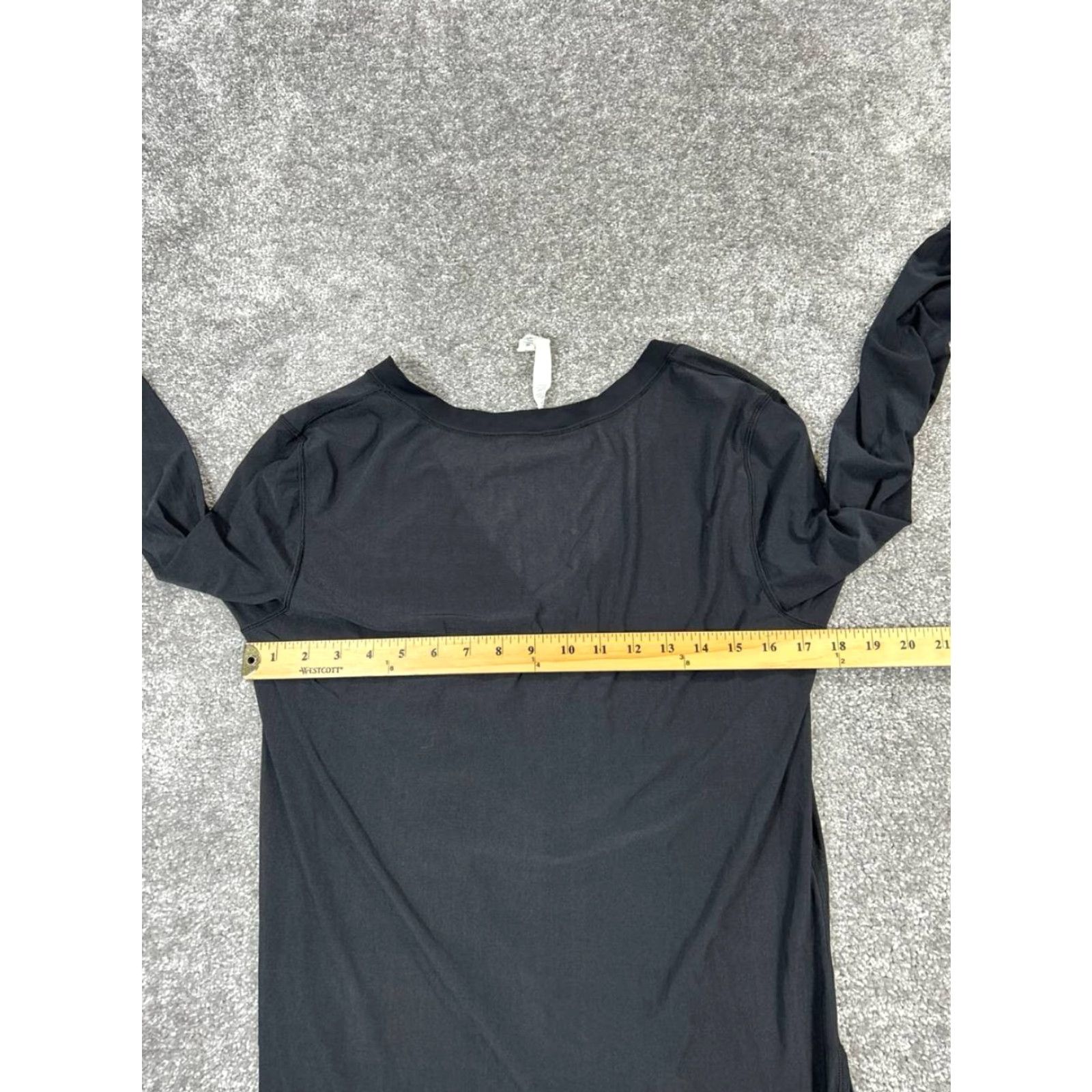 Lululemon Lululemon Back In Action Shirt Womens 4 Black Pullover Size S / US 4 / IT 40 - 4 Thumbnail