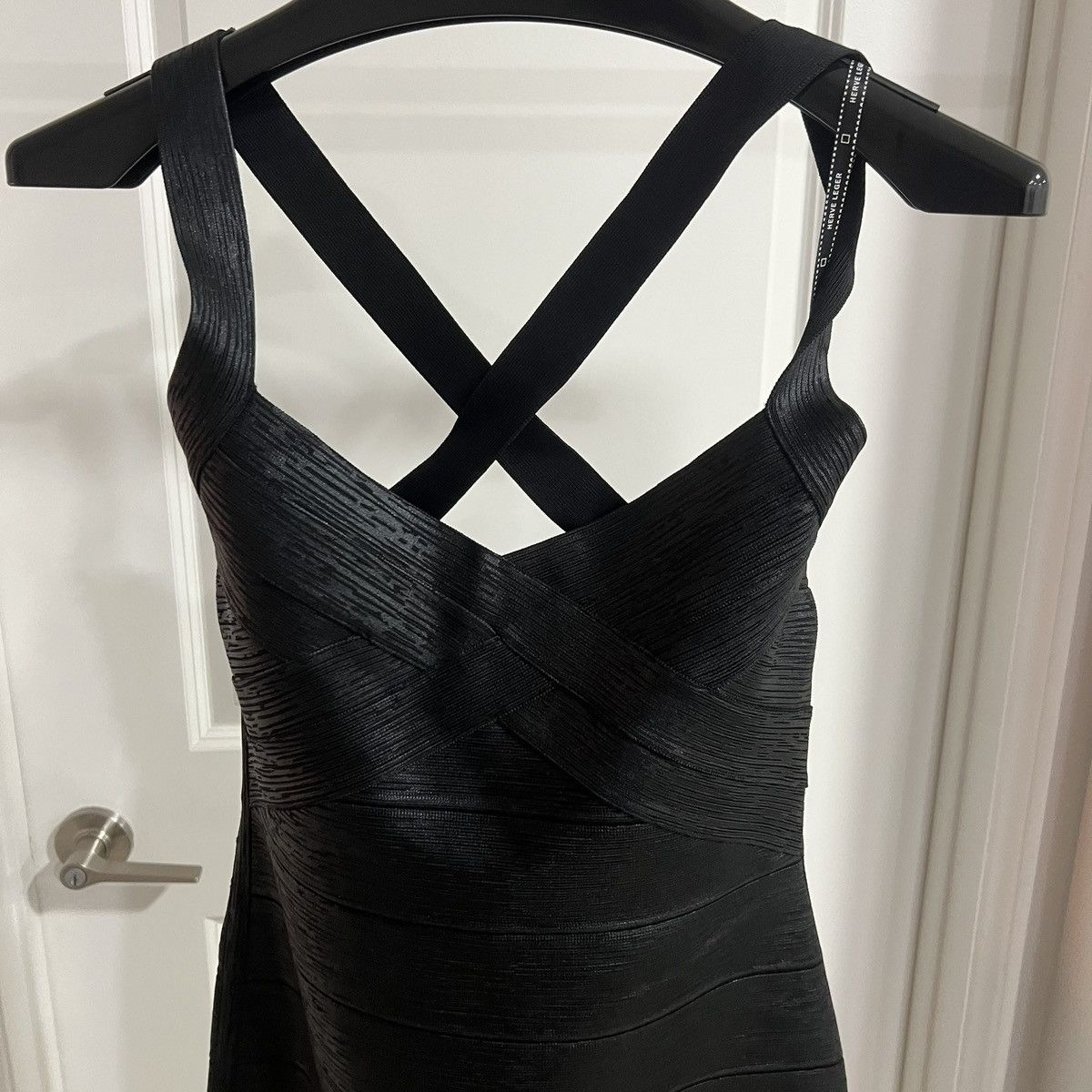 Herve Leger Herve Leger FOIL OPEN X BACK WEAVED FRONT DRESS –size Medium Size M / US 6-8 / IT 42-44 - 3 Thumbnail