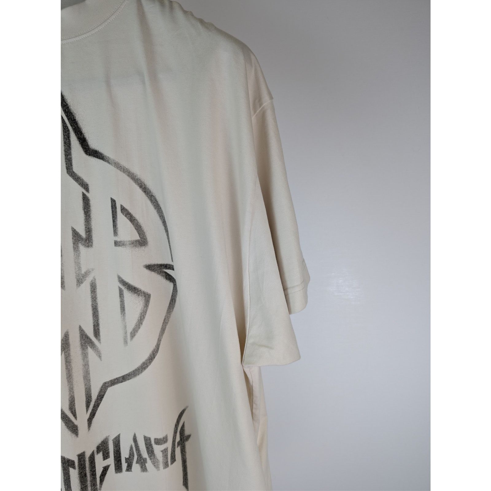 Balenciaga o1rshd1 BB Stencil Vintage Oversized Jersey T-Shirt in Ecru Size US M / EU 48-50 / 2 - 6 Thumbnail
