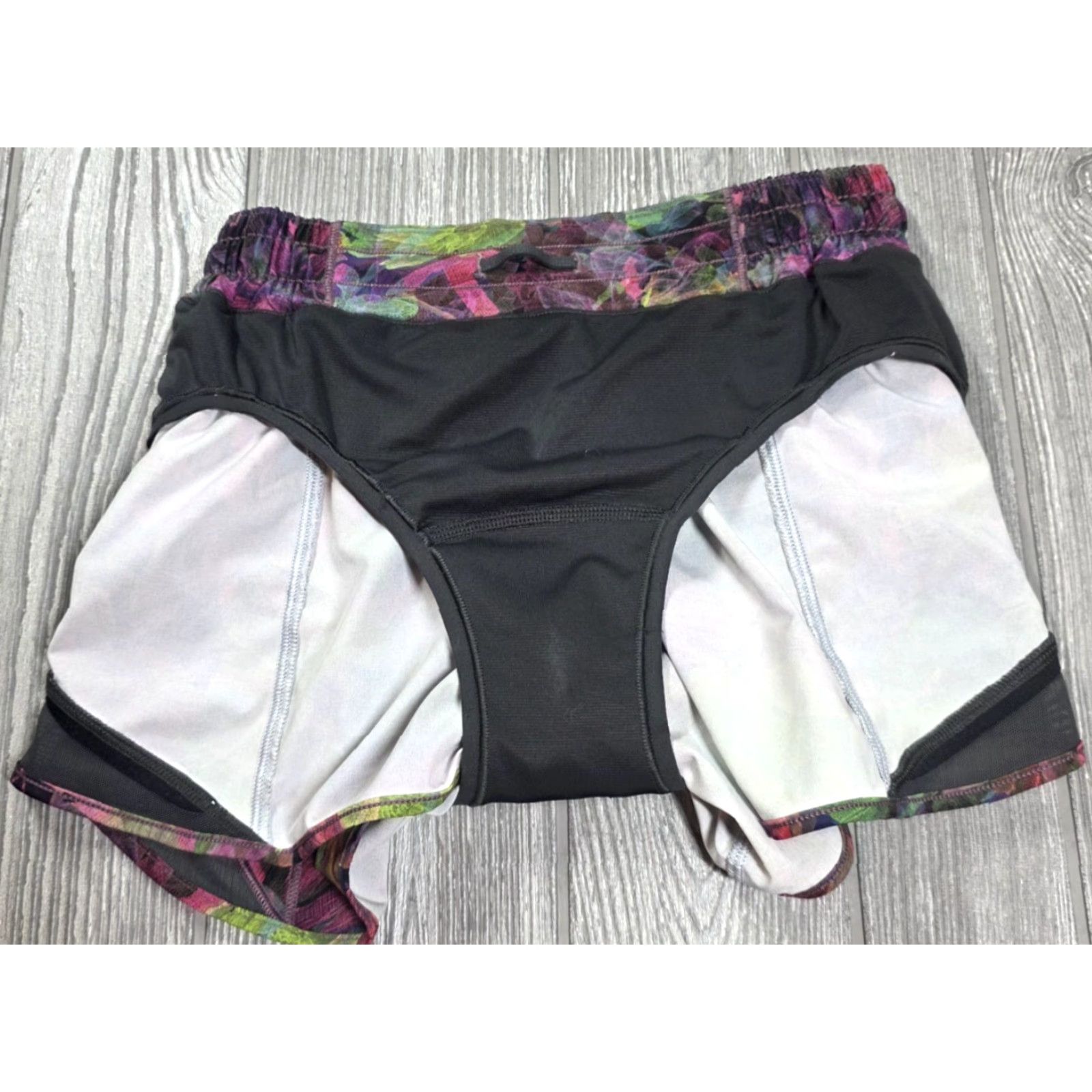 Lululemon Lululemon Hotty Hot Vivid Floral Shorts Size 4 Multicolor 3” Inseam High Rise Women's Athletic Running & Jogging Short Size 27" / US 4 / IT 40 - 7 Thumbnail