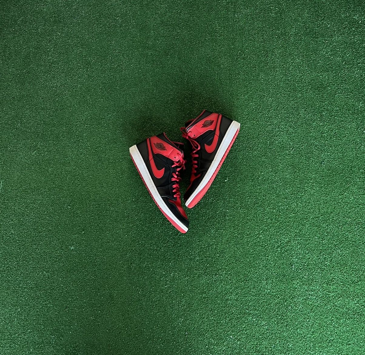 Jordan Brand Nike Air Jordan 1 Mid "Alternate Bred" Size US 12 / EU 45 - 1 Thumbnail