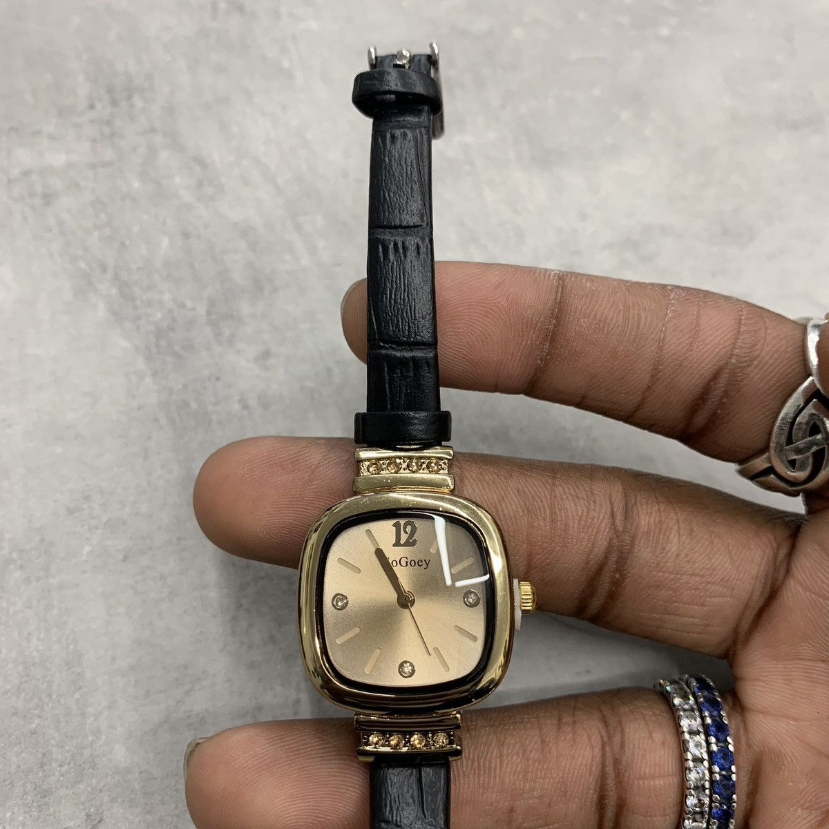Vintage Vintage 90s vintage retro luxury style gold leather watch Size ONE SIZE - 2 Thumbnail