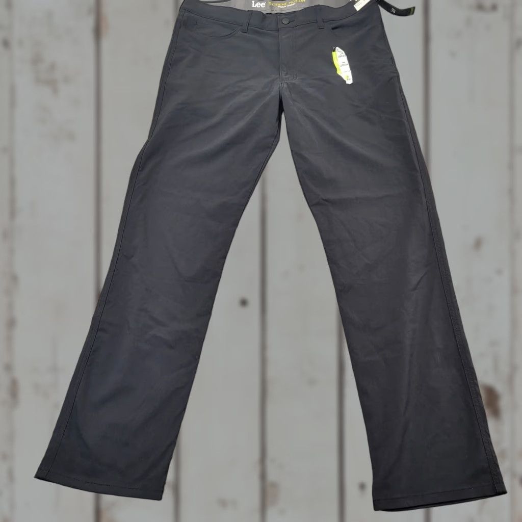 Lee **LEE Men's Regular Fit Straight Leg Pants Size 38 Black Wicking** User: **LEE Men's Black Regular Fit Straight Leg Pants Size 38 Wicking** Size US 38 / EU 54 - 1 Thumbnail