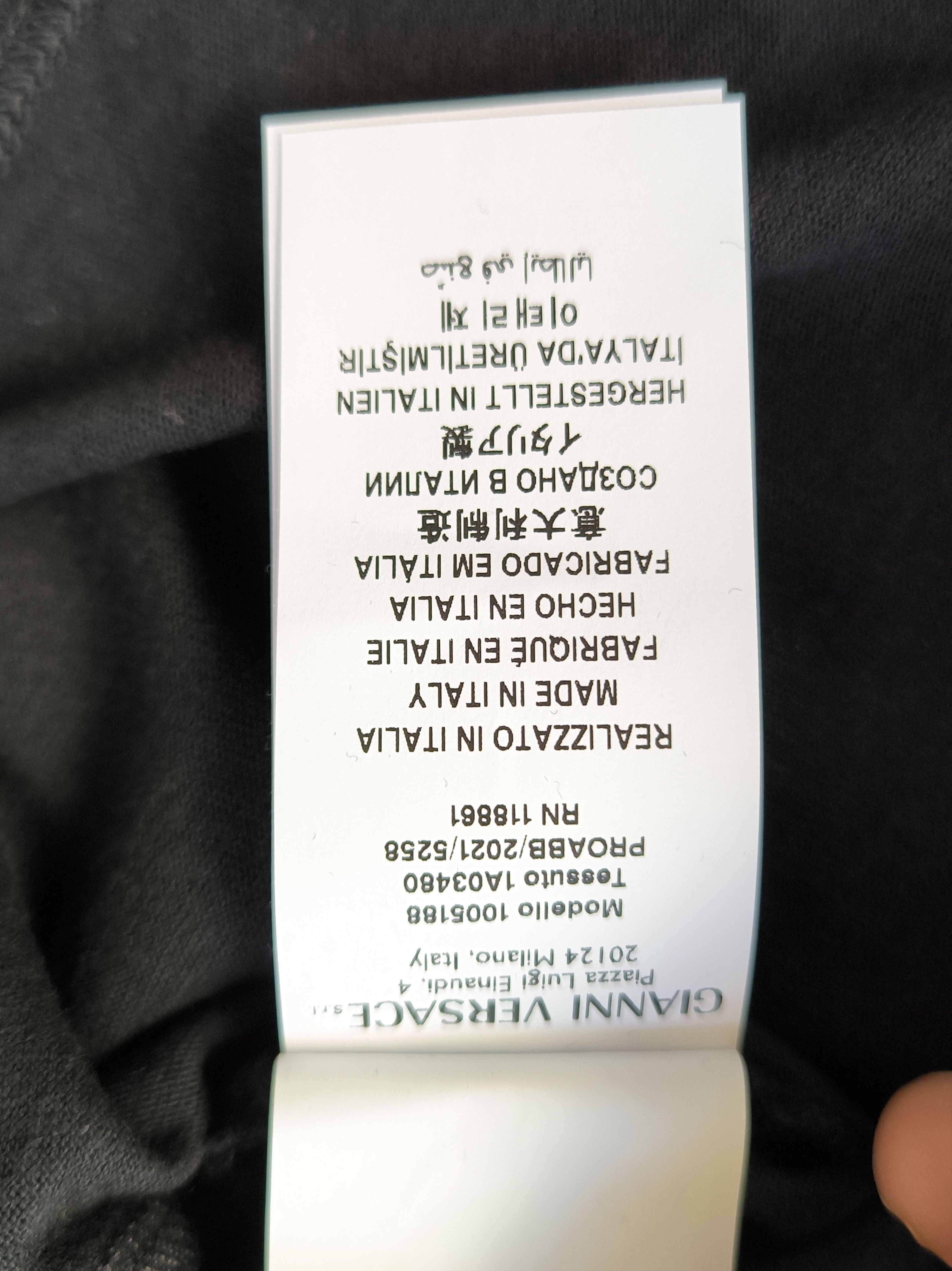 Versace Versace Milano Crest Graphic T-Shirt Black XL Worn Once Size US XL / EU 56 / 4 - 6 Thumbnail