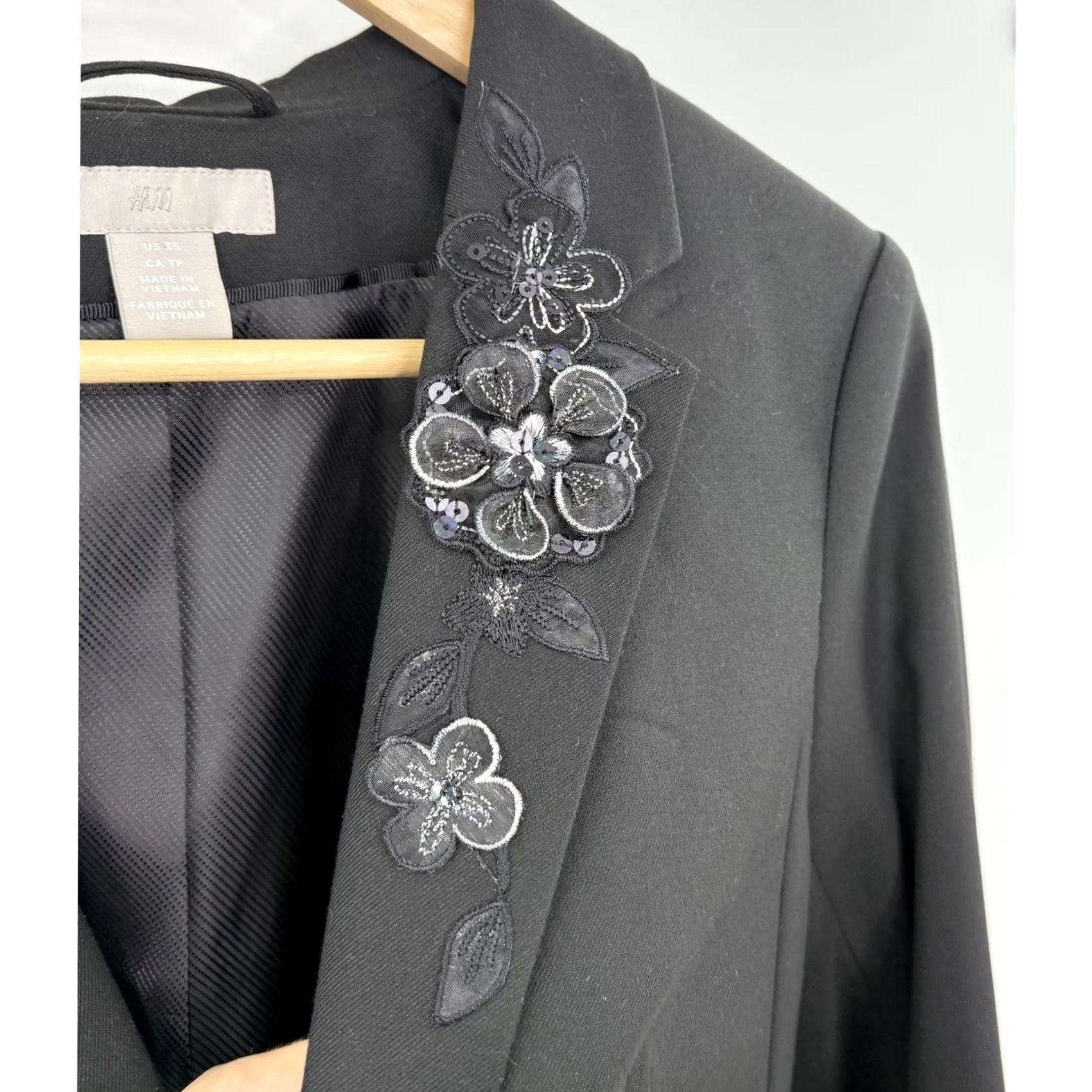 H&M H&M Blazer XS Black Floral Applique Embellished Career Business Coat Jacket Size XS / US 0-2 / IT 36-38 - 6 Thumbnail
