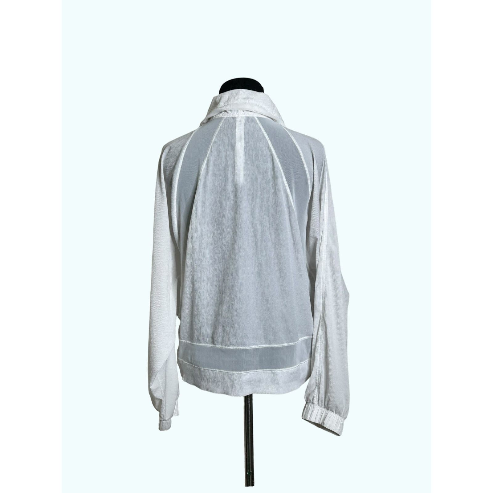 Lululemon Lululemon white long sleeves lightweight jacket size 4 Size S / US 4 / IT 40 - 7 Thumbnail