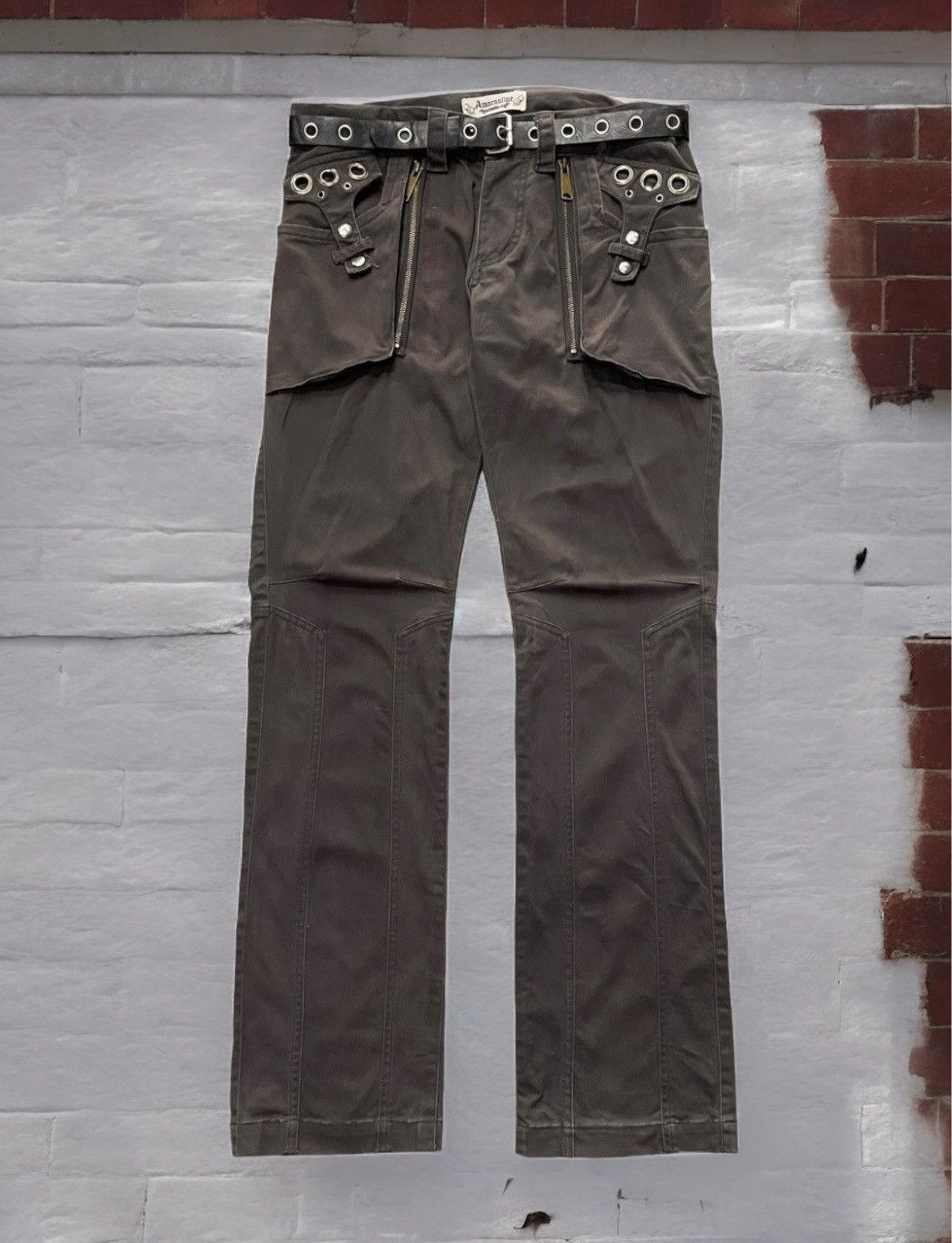 GOSTAR DE FUGA × Le Grande Bleu (L.G.B.) × Tete Homme Amaranline Japan Rivet Gun Pocket Pants With Leather Belt Size US 32 / EU 48 - 1 Thumbnail
