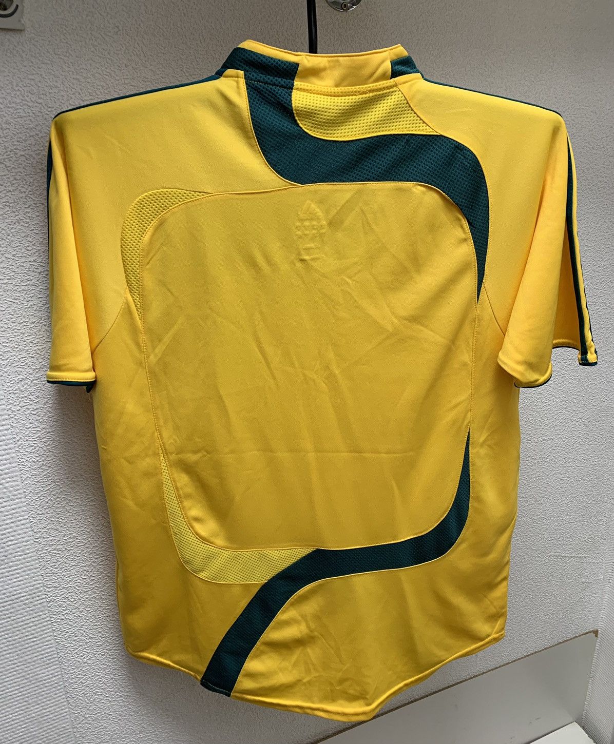 Adidas Los Angeles Galaxy adidas soccer jersey M sz yellow Size US M / EU 48-50 / 2 - 7 Thumbnail
