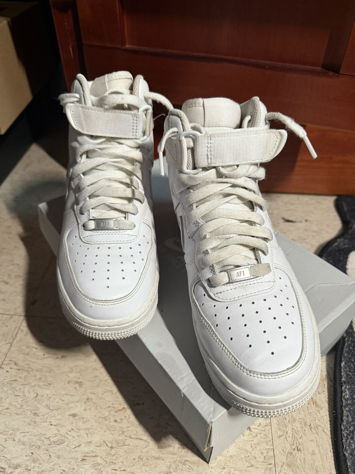 Nike White Nike Air Force 1 Mid Size US 8.5 / EU 41-42 - 1 Thumbnail