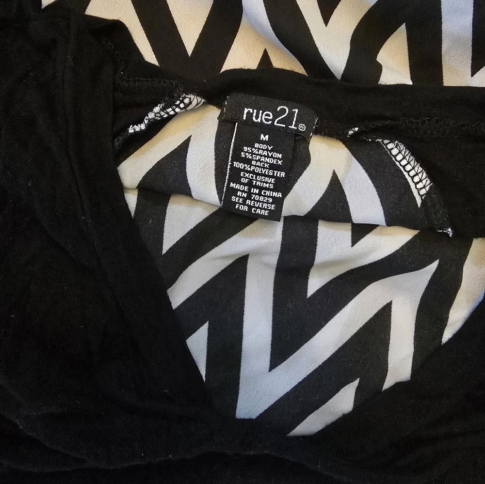 rue21 Black Chevron Rue21 High Low Short Sleeve Size M / US 6-8 / IT 42-44 - 3 Thumbnail