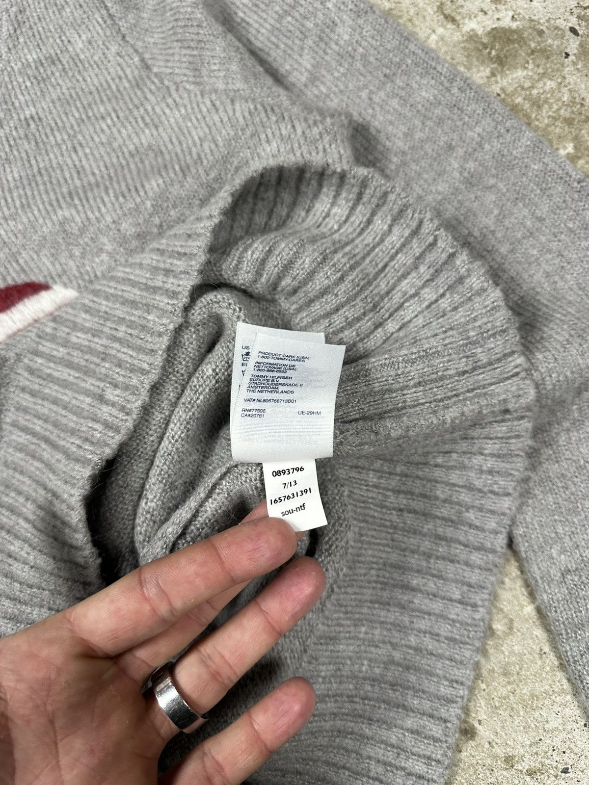 Tommy Hilfiger × Vintage Vintage Y2K Tommy Hilfiger Grey US Flag Sweater Jumper Size US S / EU 44-46 / 1 - 9 Thumbnail
