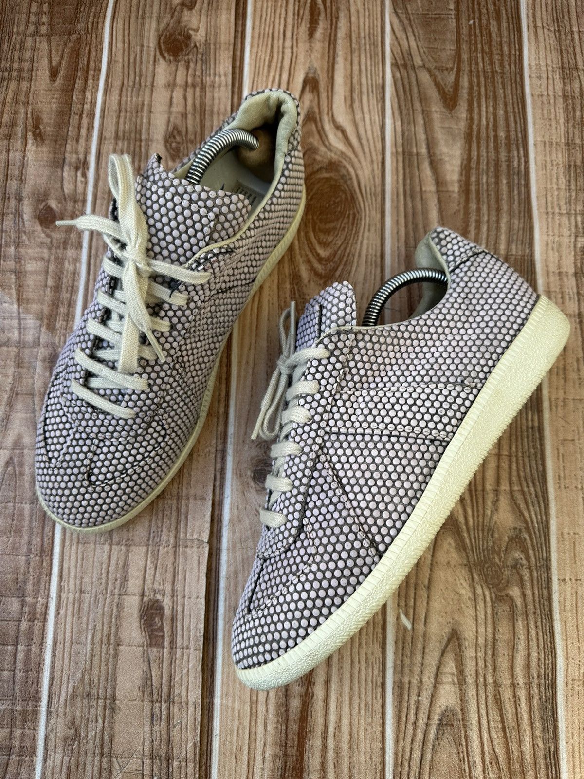 Maison Margiela Maison Margiela Replica Textured Polka Dot Sneaker Lowtops Size US 8 / EU 41 - 11 Thumbnail