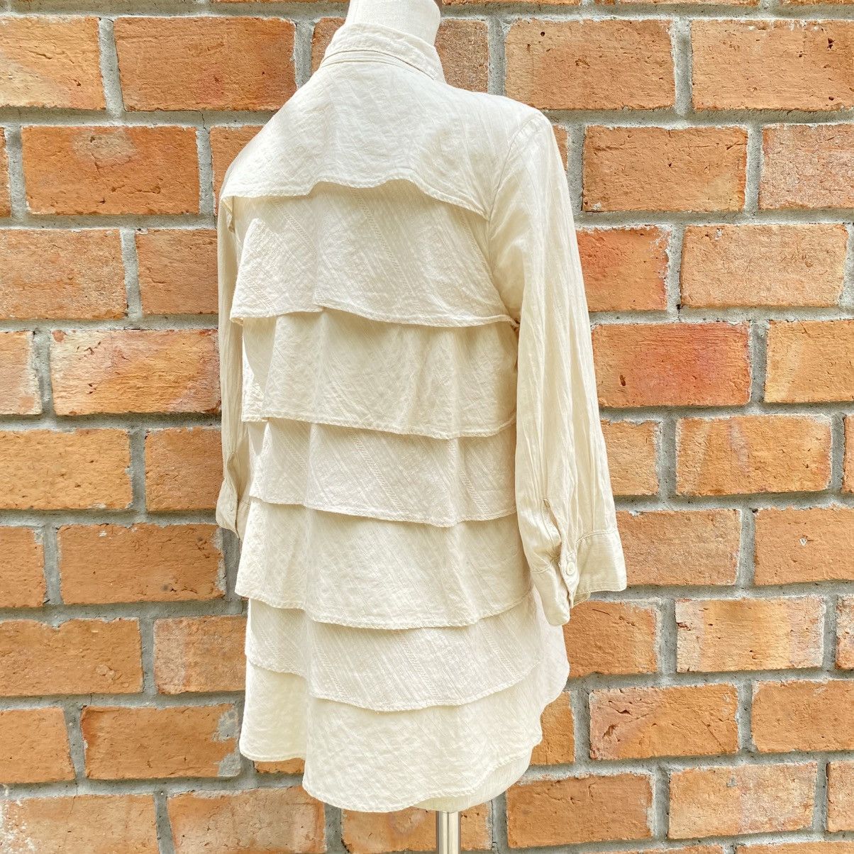 Designer × Japanese Brand A.T Ivory Tiered Ruffle Blouse Size L / US 10 / IT 46 - 24 Thumbnail
