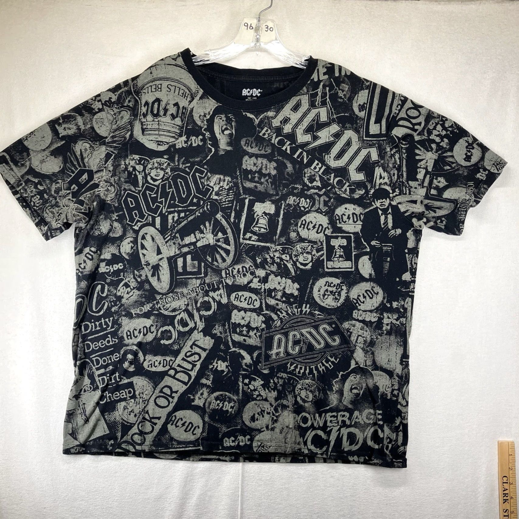 Vintage AC/DC T Shirt Mens 2XL Black Short Sleeve Crew Neck Graphic Print All Over Print 70s Vibes Retro Music Shirt Mens Size US XXL / EU 58 / 5 - 2 Thumbnail