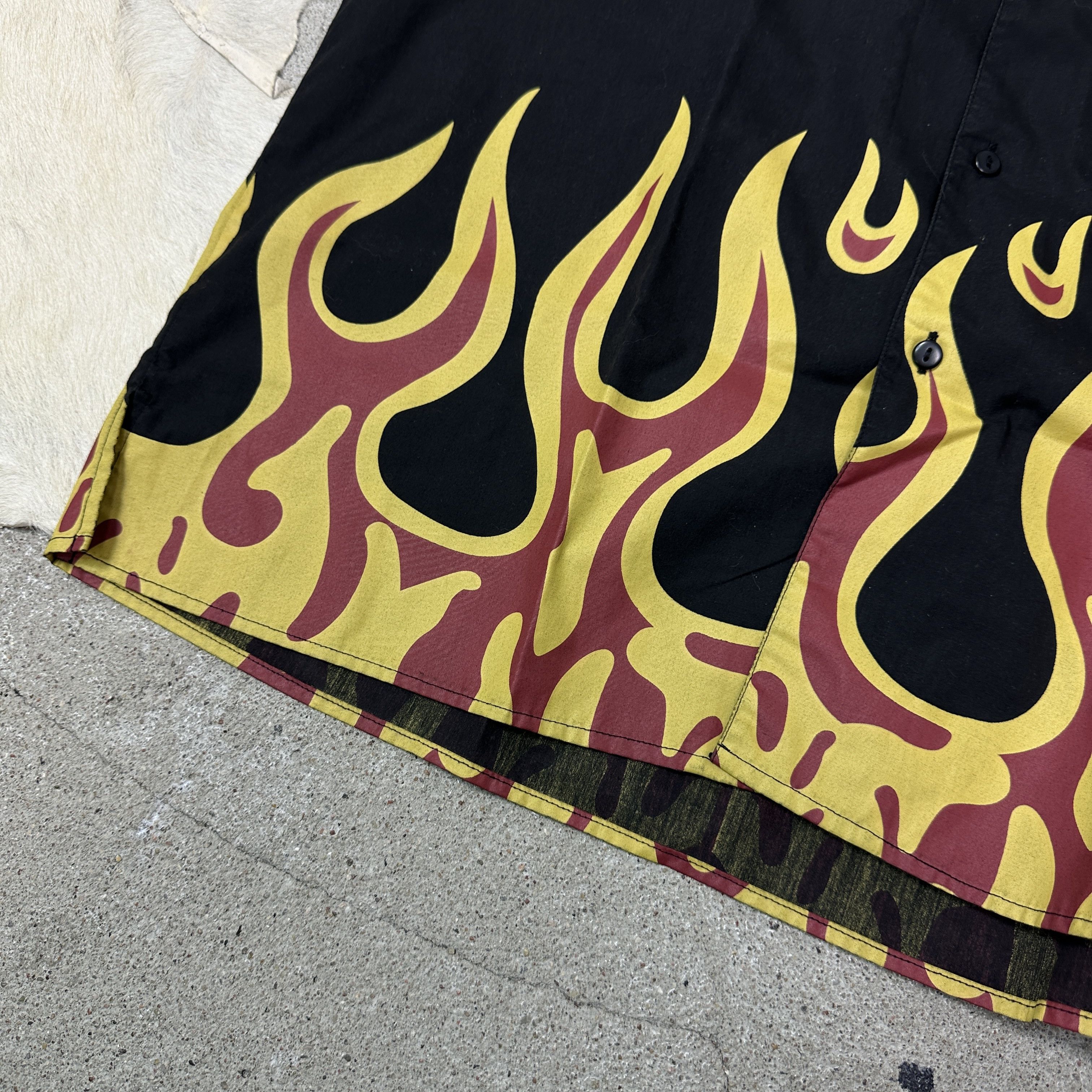 Vintage Vintage Streetwear Skater Hip Hop Flames Print Shirt Y2K Size US L / EU 52-54 / 3 - 2 Thumbnail