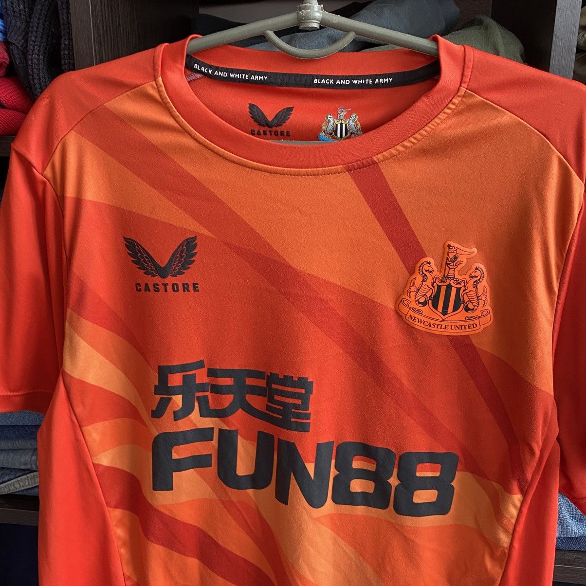 Castore Vintage Castore Newcastle Uniter Big Logo Soccer jersey Size US L / EU 52-54 / 3 - 2 Thumbnail
