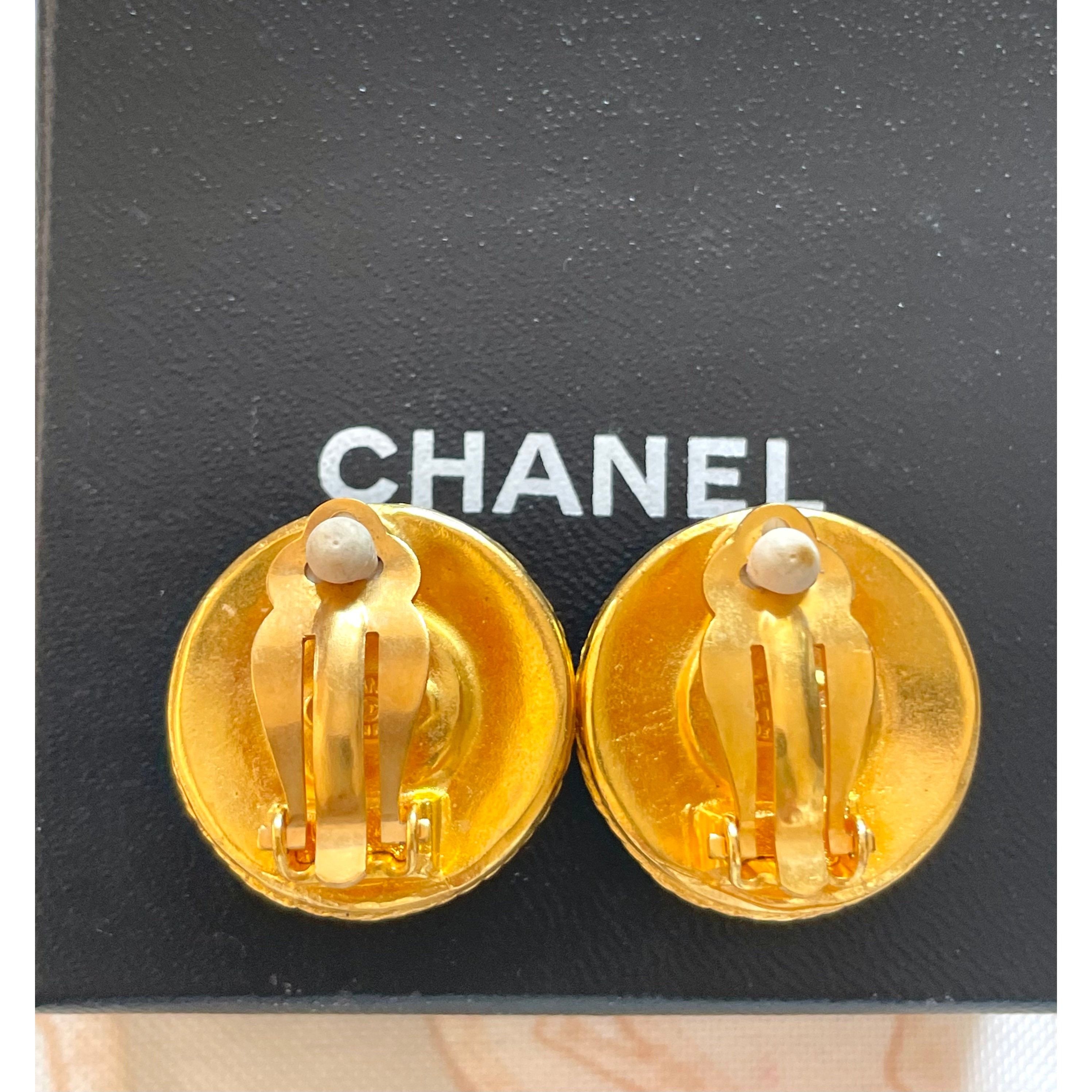Chanel Vintage CHANEL round earrings with CC mark golden frames Size ONE SIZE - 8 Thumbnail