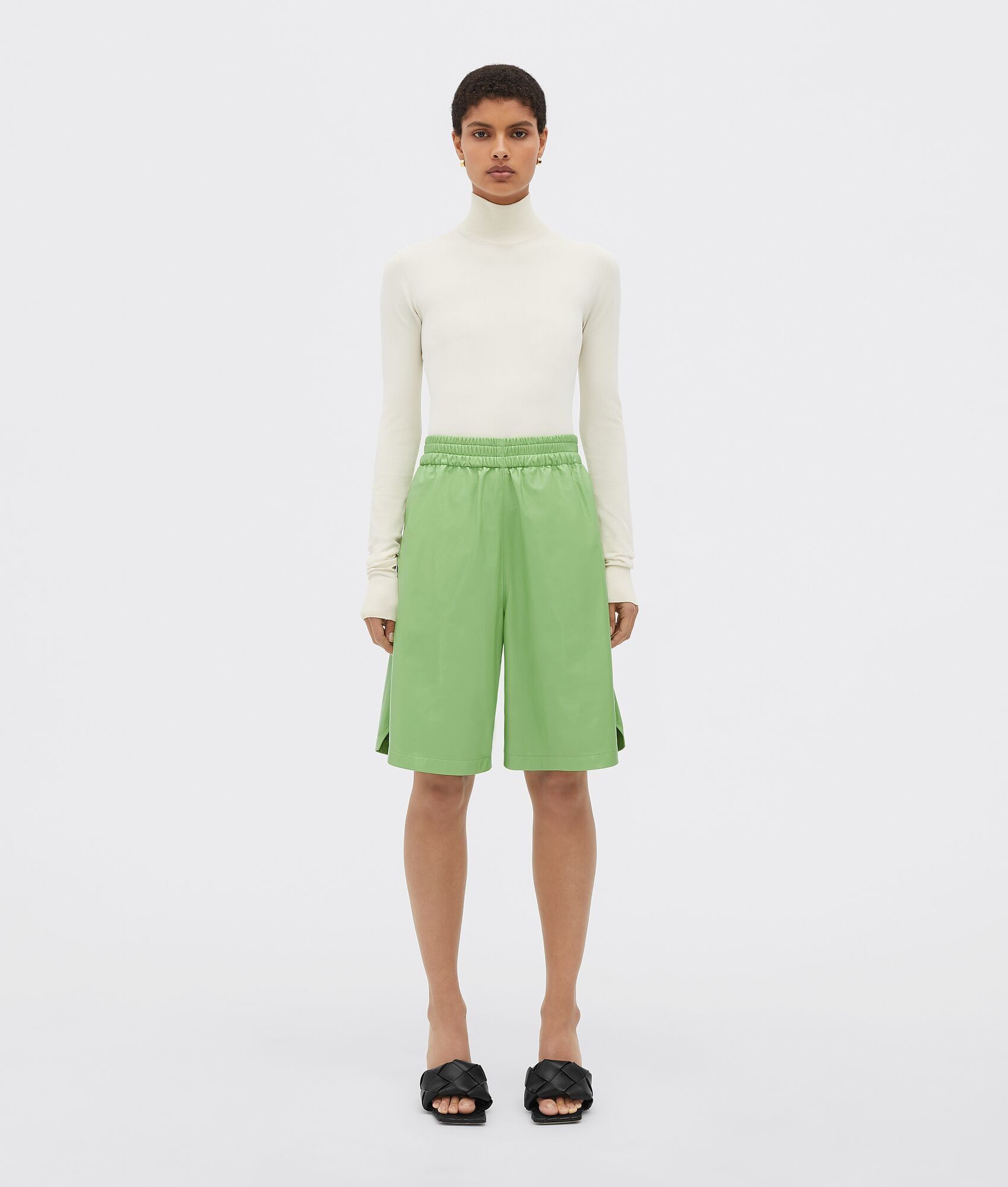 Bottega Veneta o1loc1c0824 633445 Shorts in Green Size 30" / US 8 / IT 44 - 1 Thumbnail