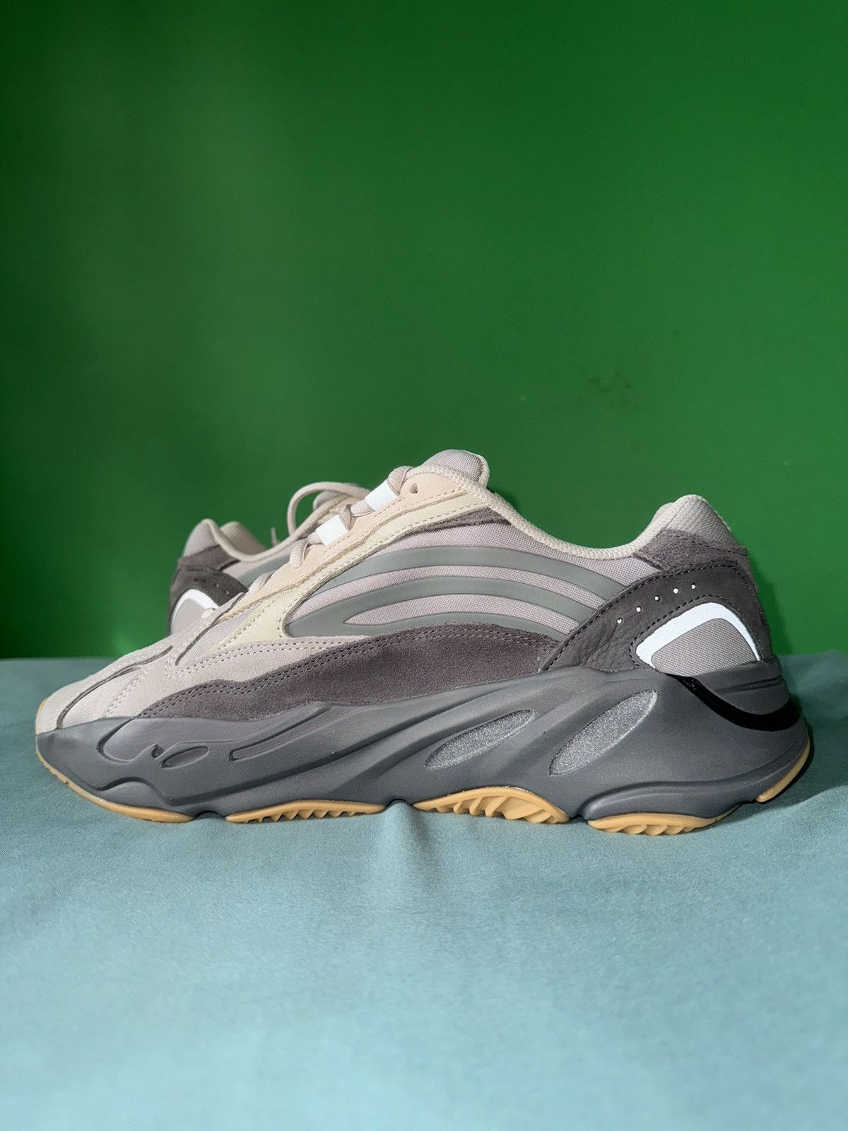 Adidas Adidas Yeezy 700 V2 Tephra 2019 Size US 11 / EU 44 - 4 Thumbnail