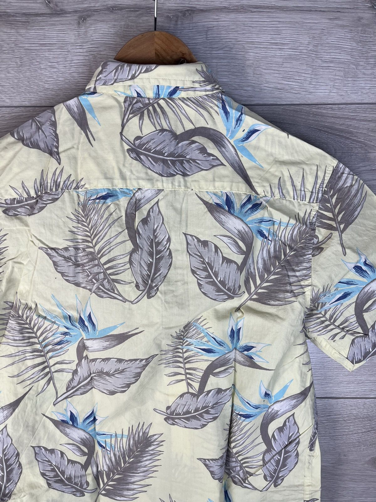 Other Vintage Mens Hawaiian Button Down Shirt size M Size US M / EU 48-50 / 2 - 9 Thumbnail