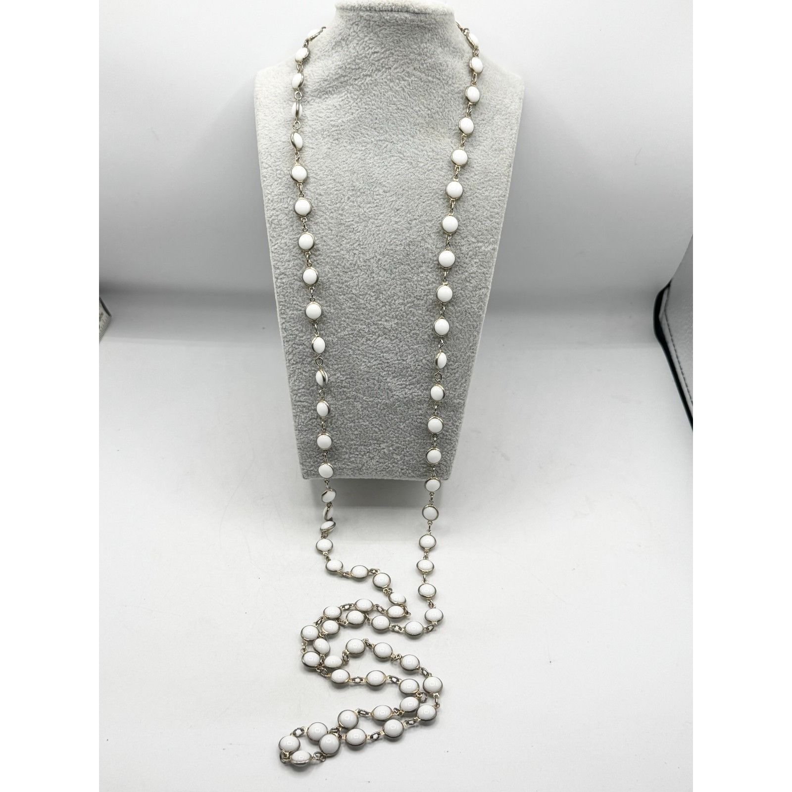 Vintage Vintage milk glass beaded chain necklace Size ONE SIZE - 2 Thumbnail