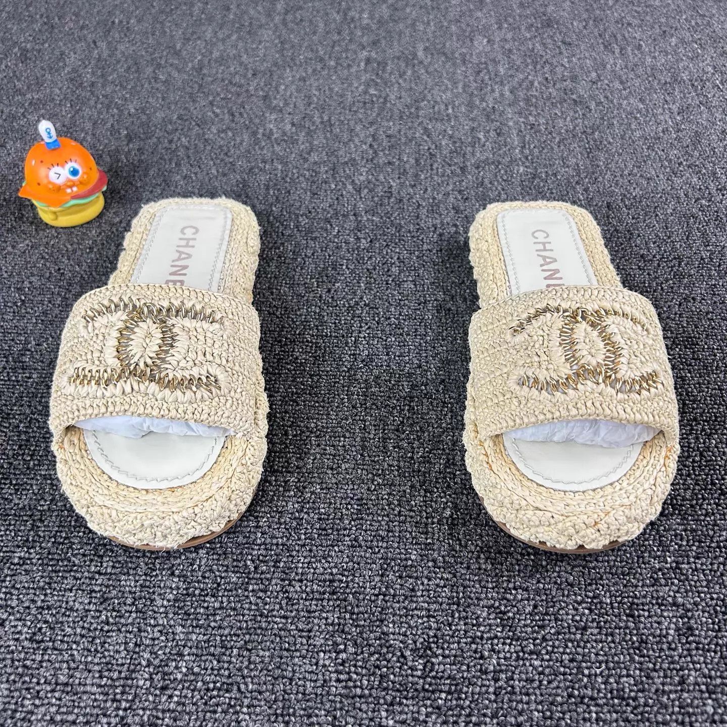 Chanel Chanel Beige Straw CC Embroidered Slippers 36 Size US 5.5 / IT 35.5 - 2 Thumbnail