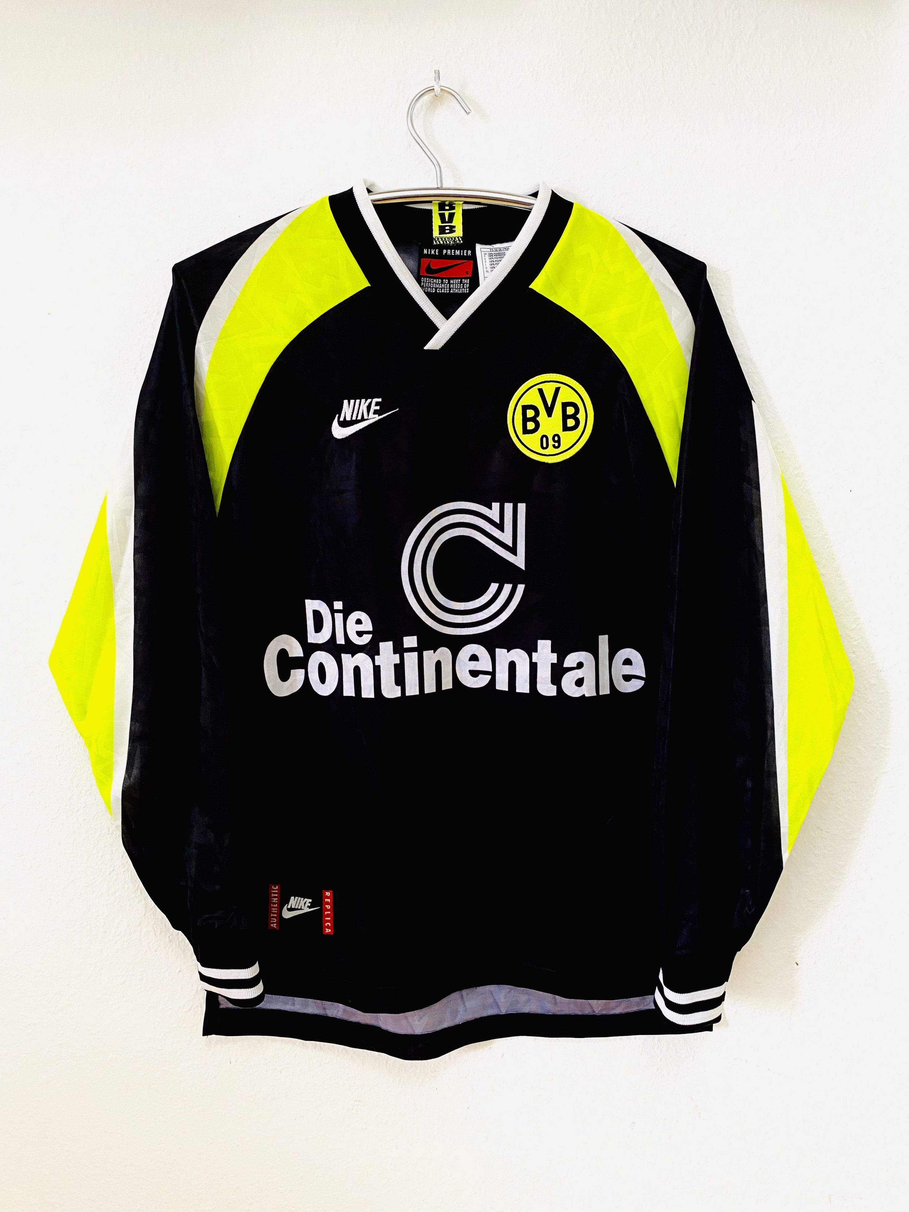 Nike Borussia Dortmund *Mint Condition* Away Jersey 1995 / 1996 Size US S / EU 44-46 / 1 - 1 Thumbnail